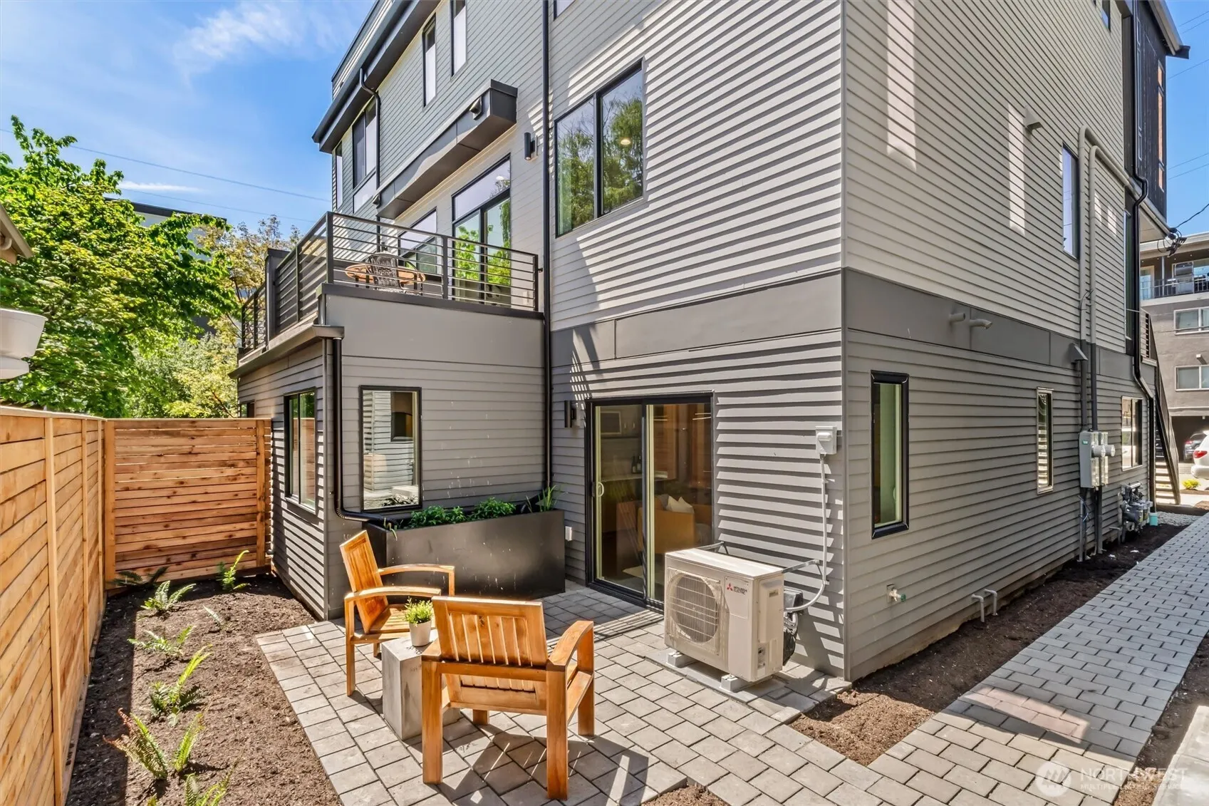 4460 Midvale Avenue N, Seattle, WA 98103