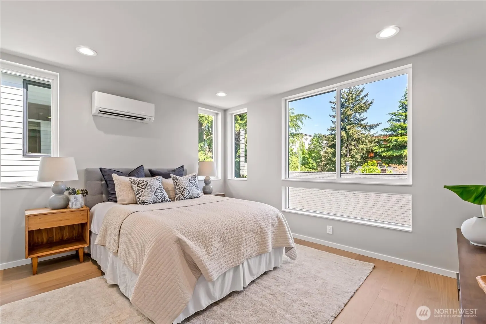4460 Midvale Avenue N, Seattle, WA 98103