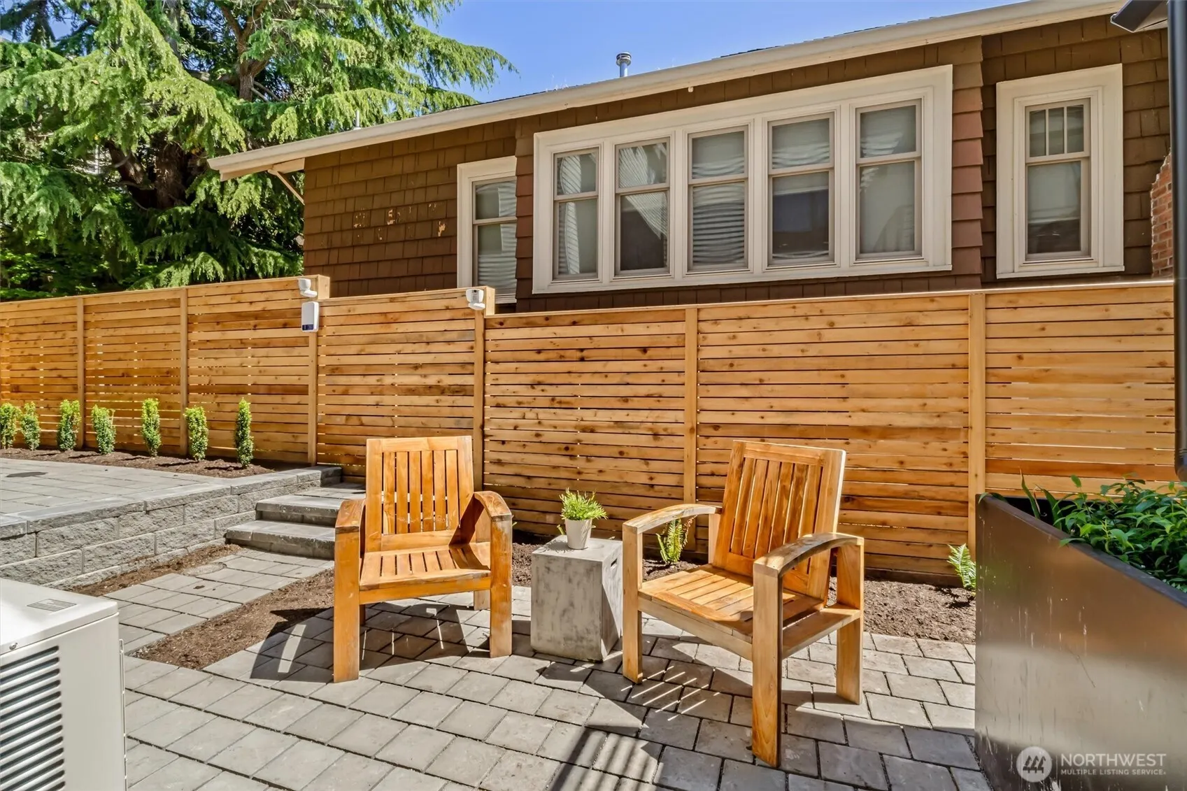4460 Midvale Avenue N, Seattle, WA 98103