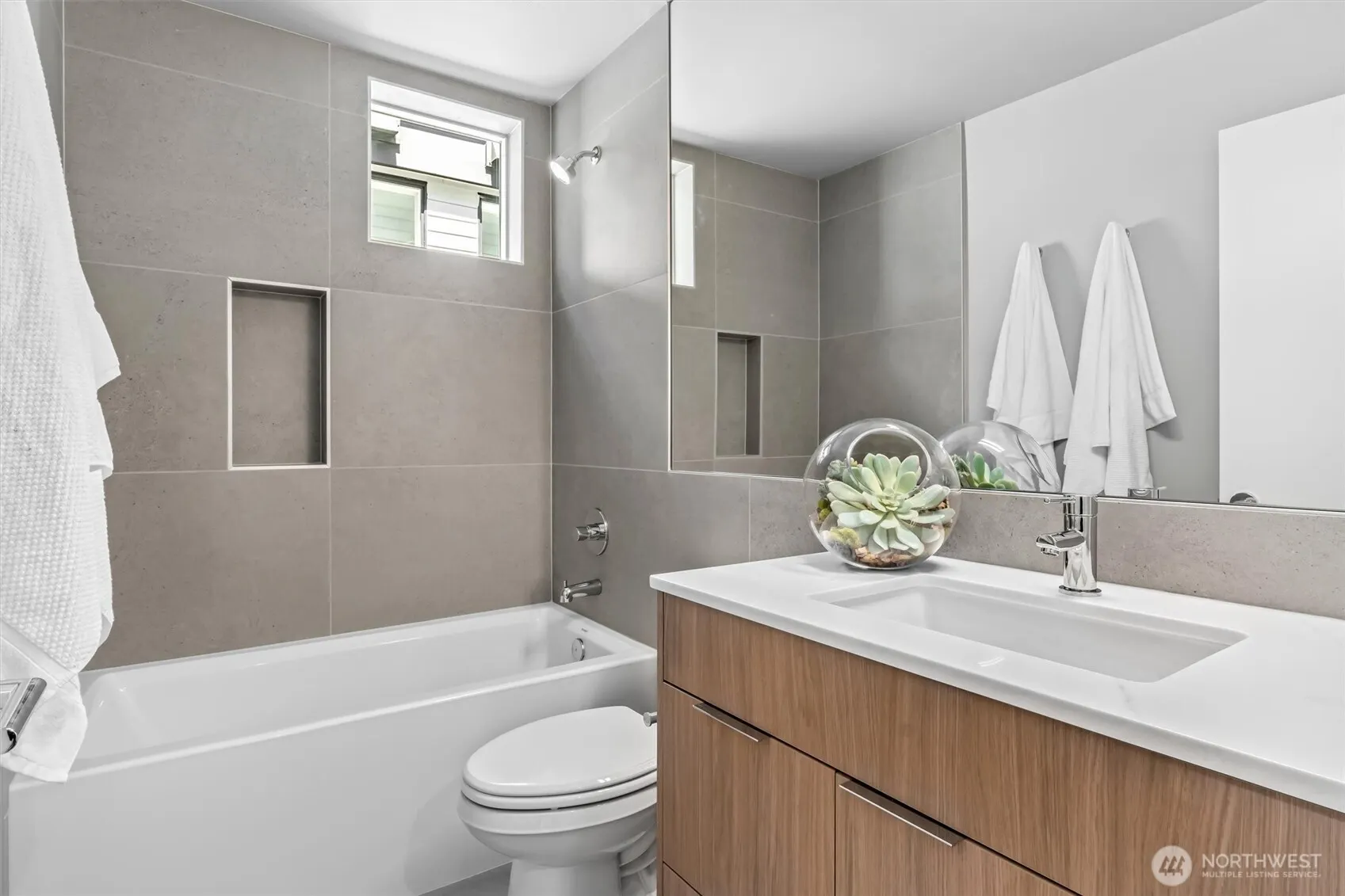 4460 Midvale Avenue N, Seattle, WA 98103