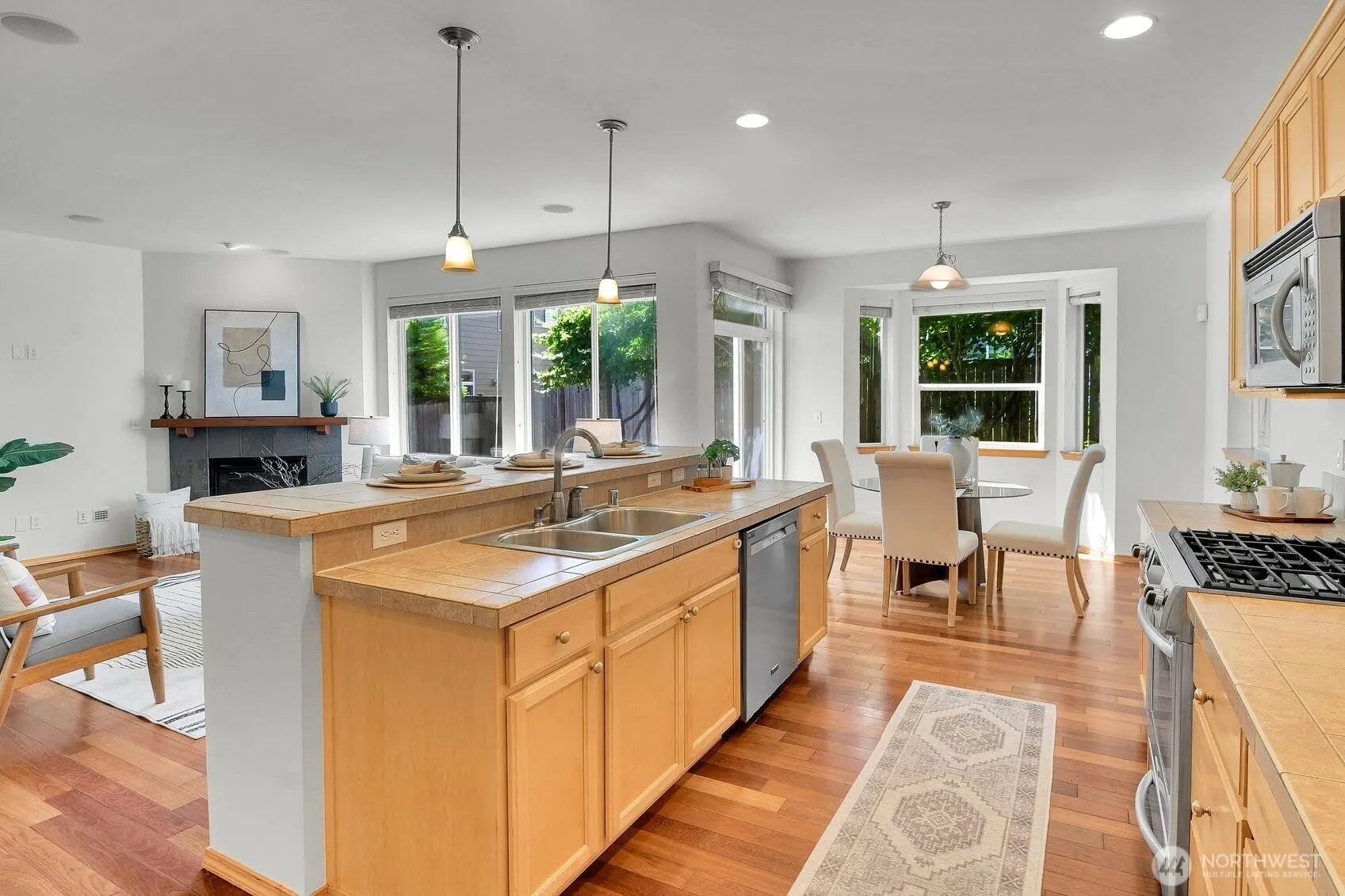 12940 NE 200th Place , Woodinville, WA 98072