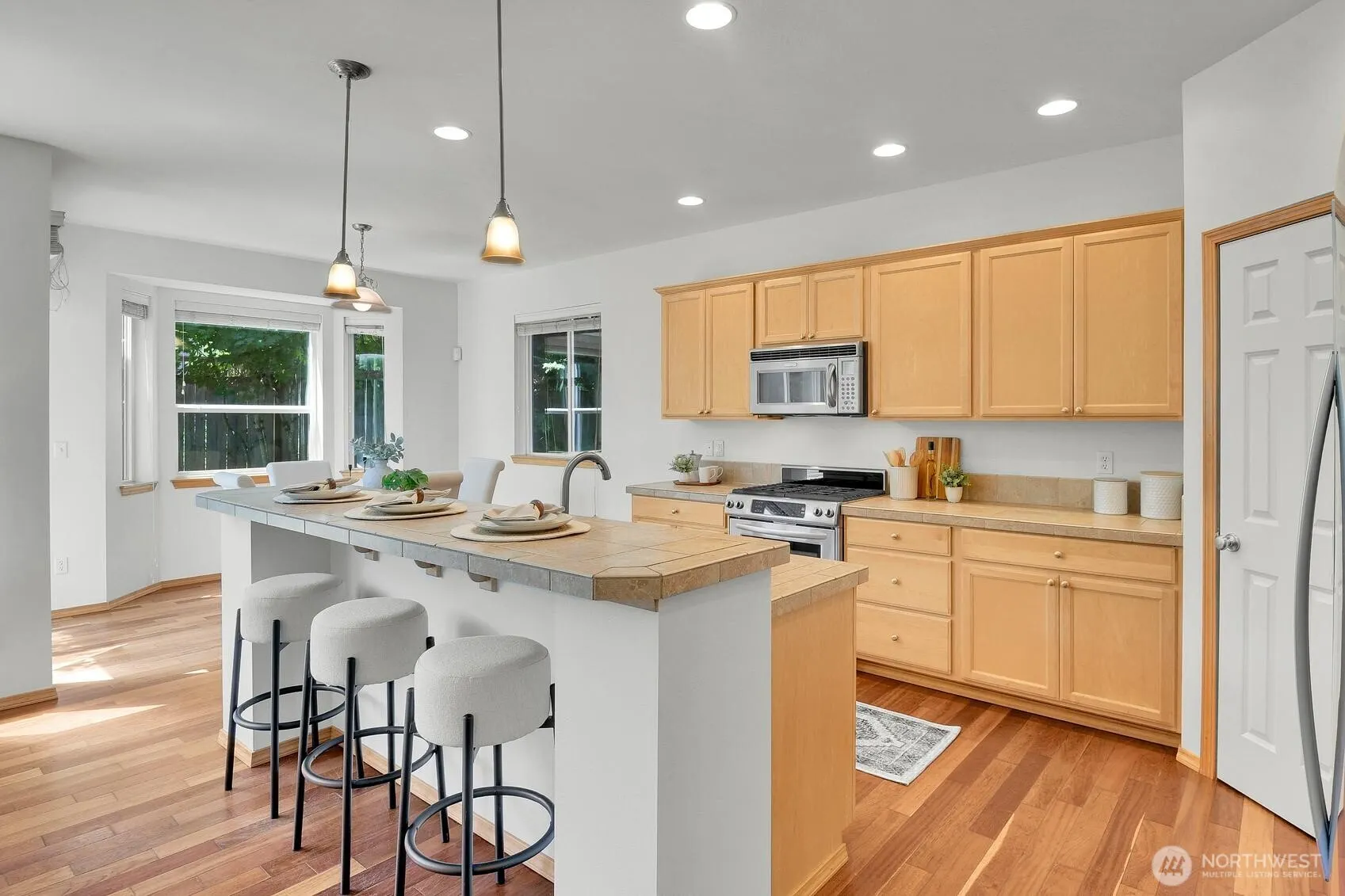 12940 NE 200th Place , Woodinville, WA 98072