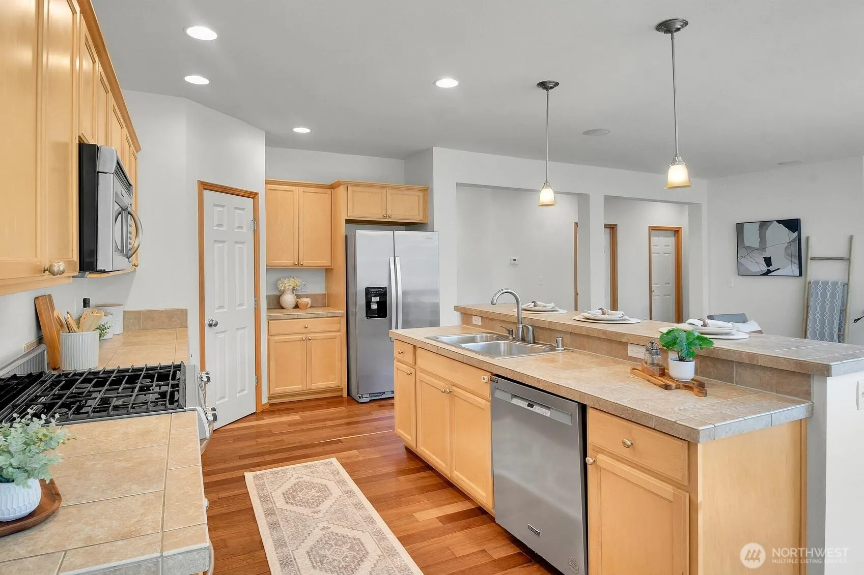 12940 NE 200th Place , Woodinville, WA 98072