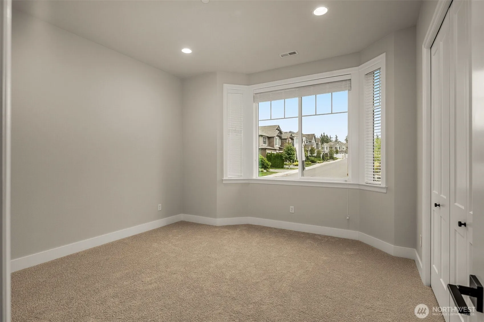 24480 NE 19th Place , Sammamish, WA 98074