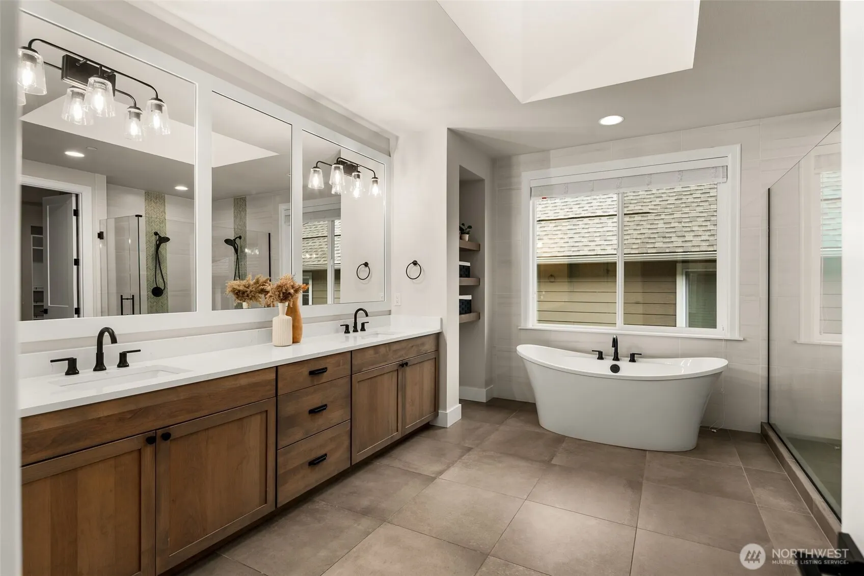 24480 NE 19th Place , Sammamish, WA 98074