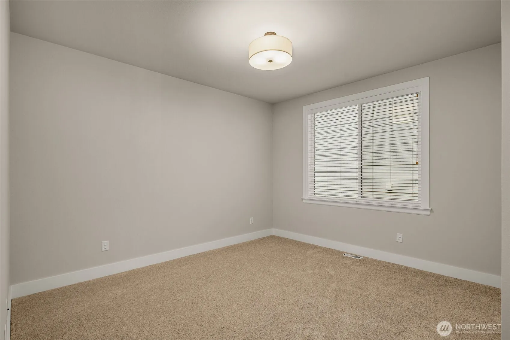 24480 NE 19th Place , Sammamish, WA 98074