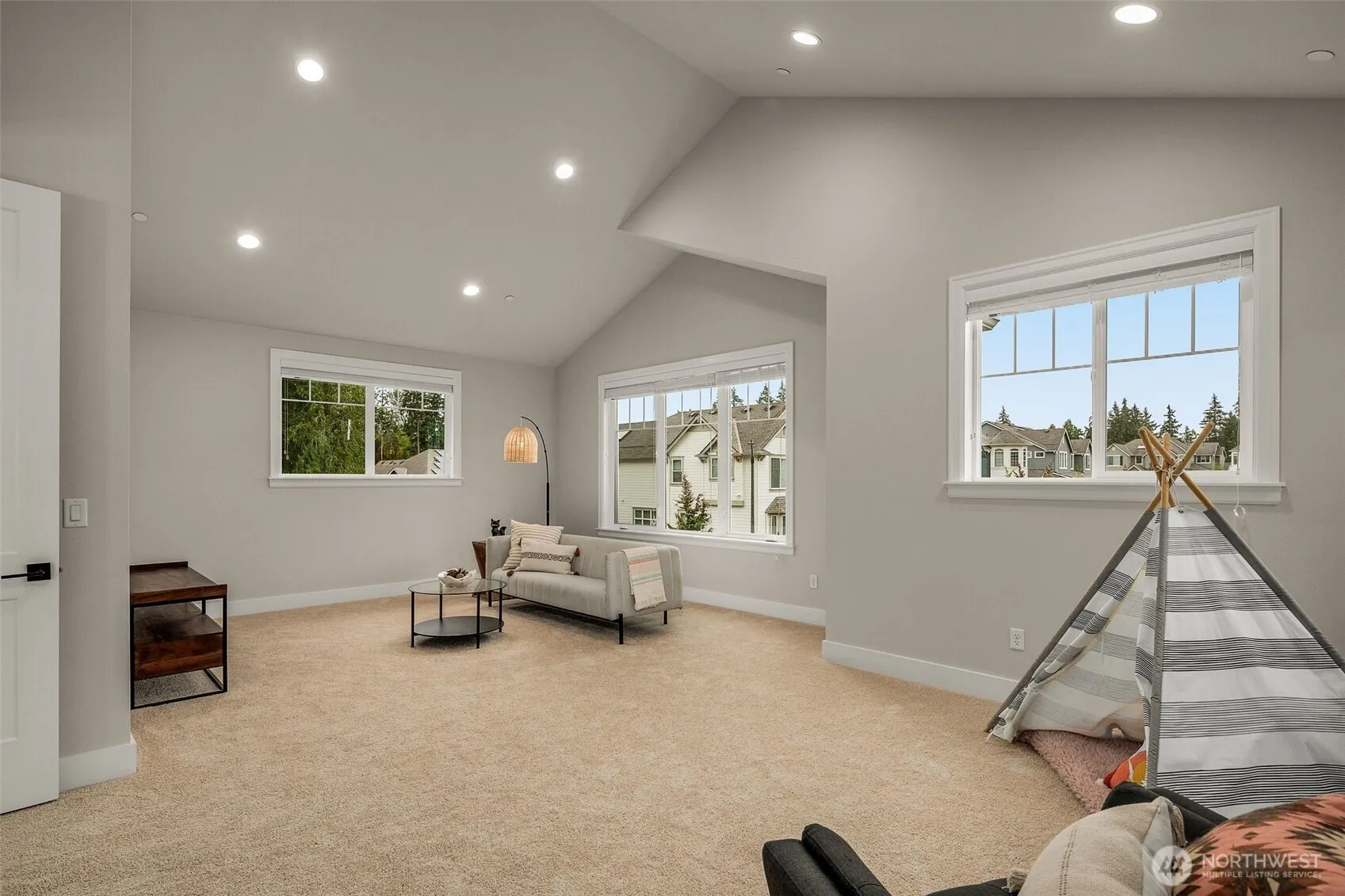24480 NE 19th Place , Sammamish, WA 98074