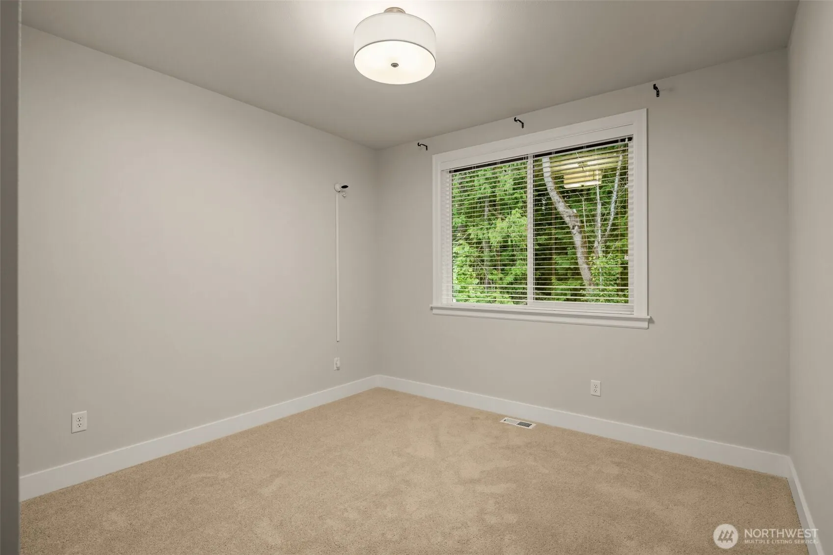 24480 NE 19th Place , Sammamish, WA 98074