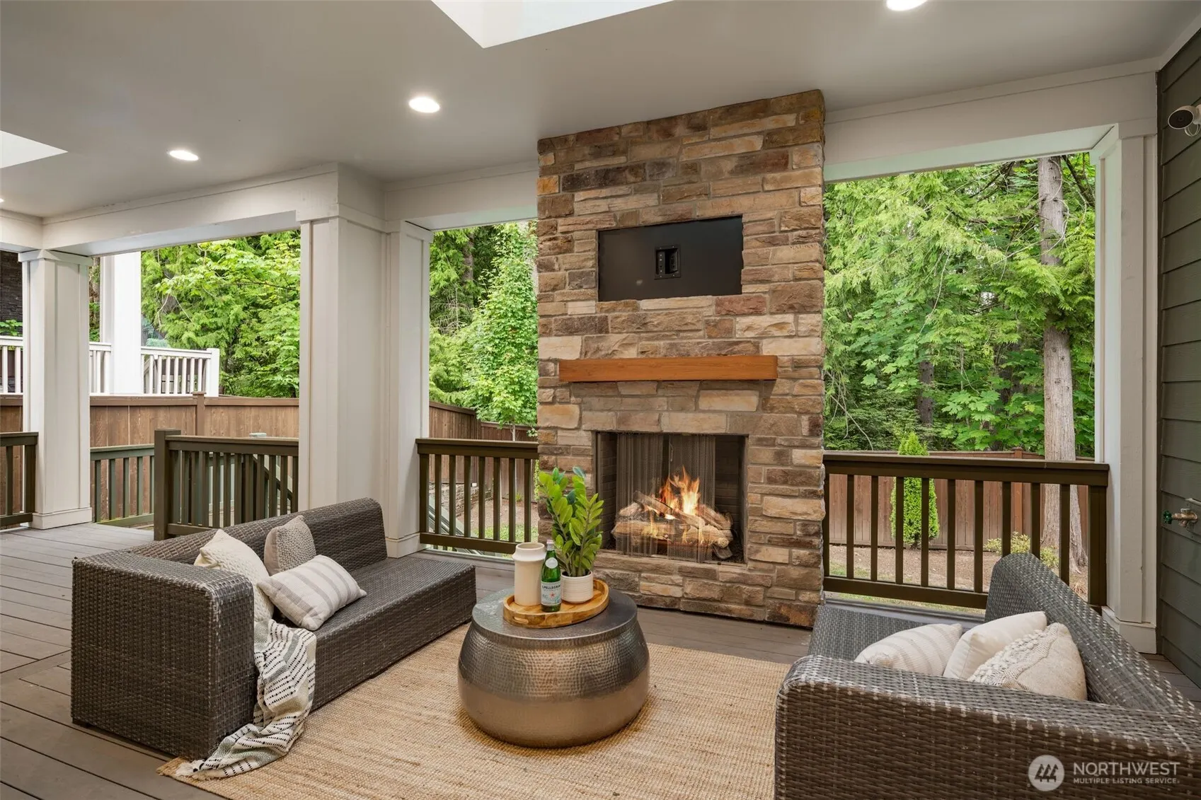 24480 NE 19th Place , Sammamish, WA 98074