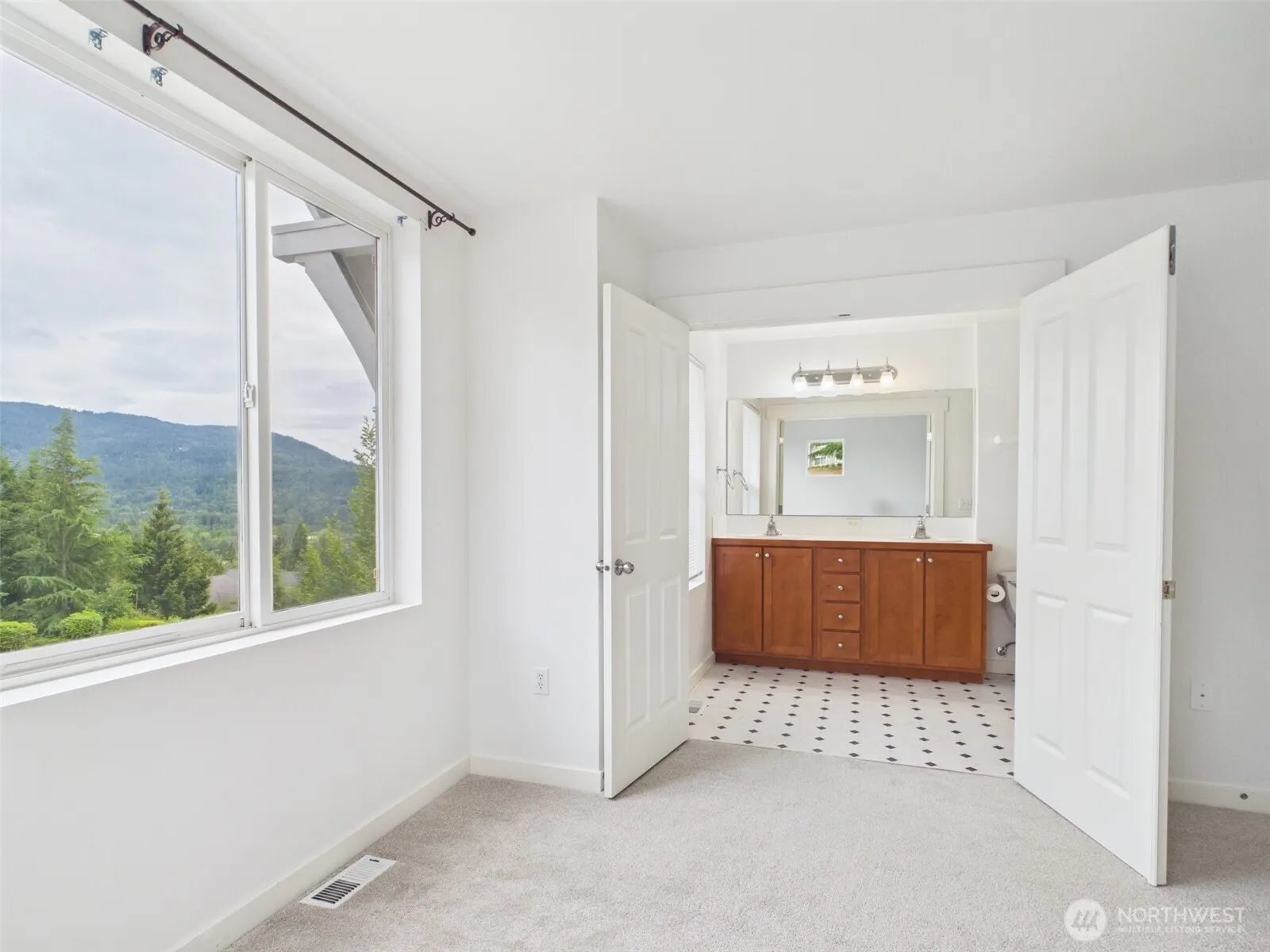 23120 SE Black Nugget Road #A6, Issaquah, WA 98029