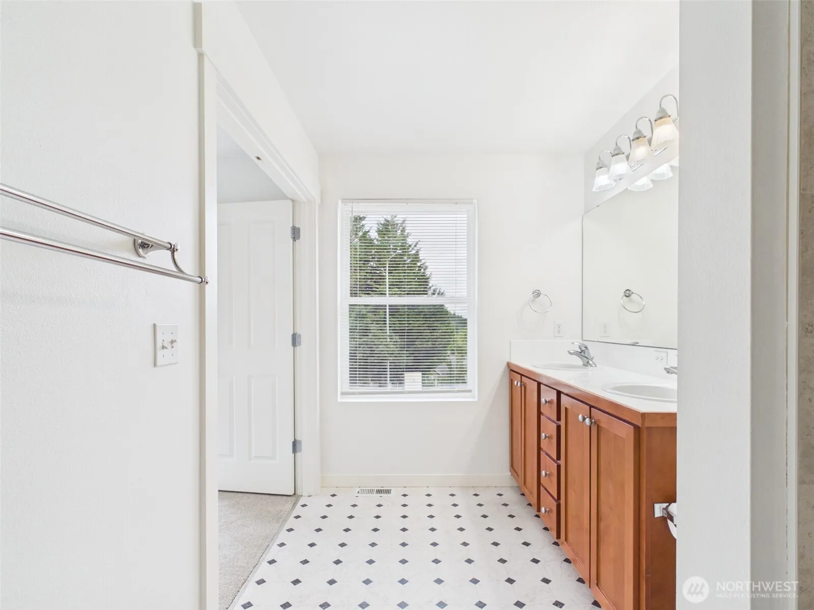 23120 SE Black Nugget Road #A6, Issaquah, WA 98029