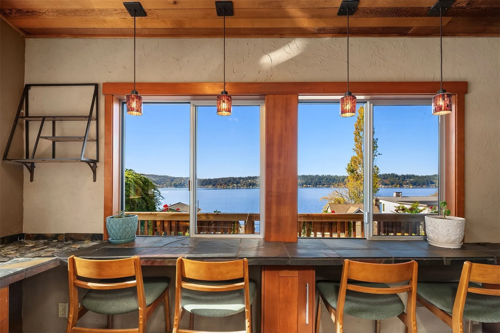 2717 E Lake Sammamish Parkway SE, Sammamish, WA 98075-7423
