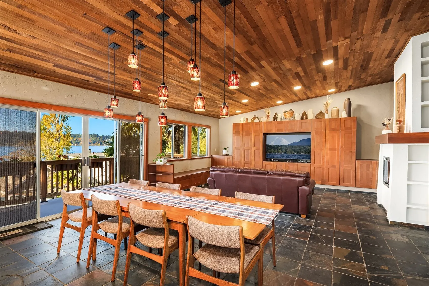 2717 E Lake Sammamish Parkway SE, Sammamish, WA 98075-7423