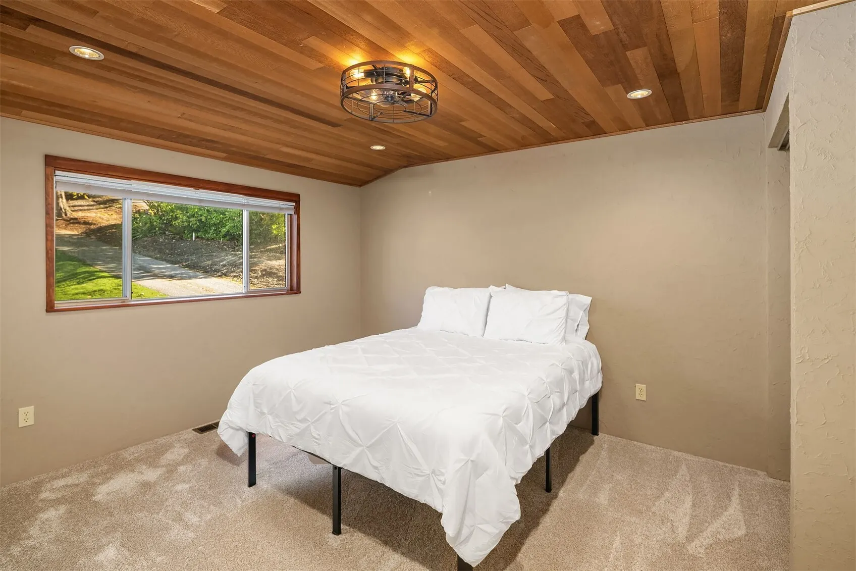 2717 E Lake Sammamish Parkway SE, Sammamish, WA 98075-7423