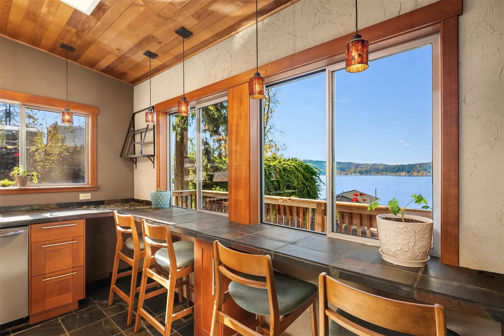 2717 E Lake Sammamish Parkway SE, Sammamish, WA 98075-7423