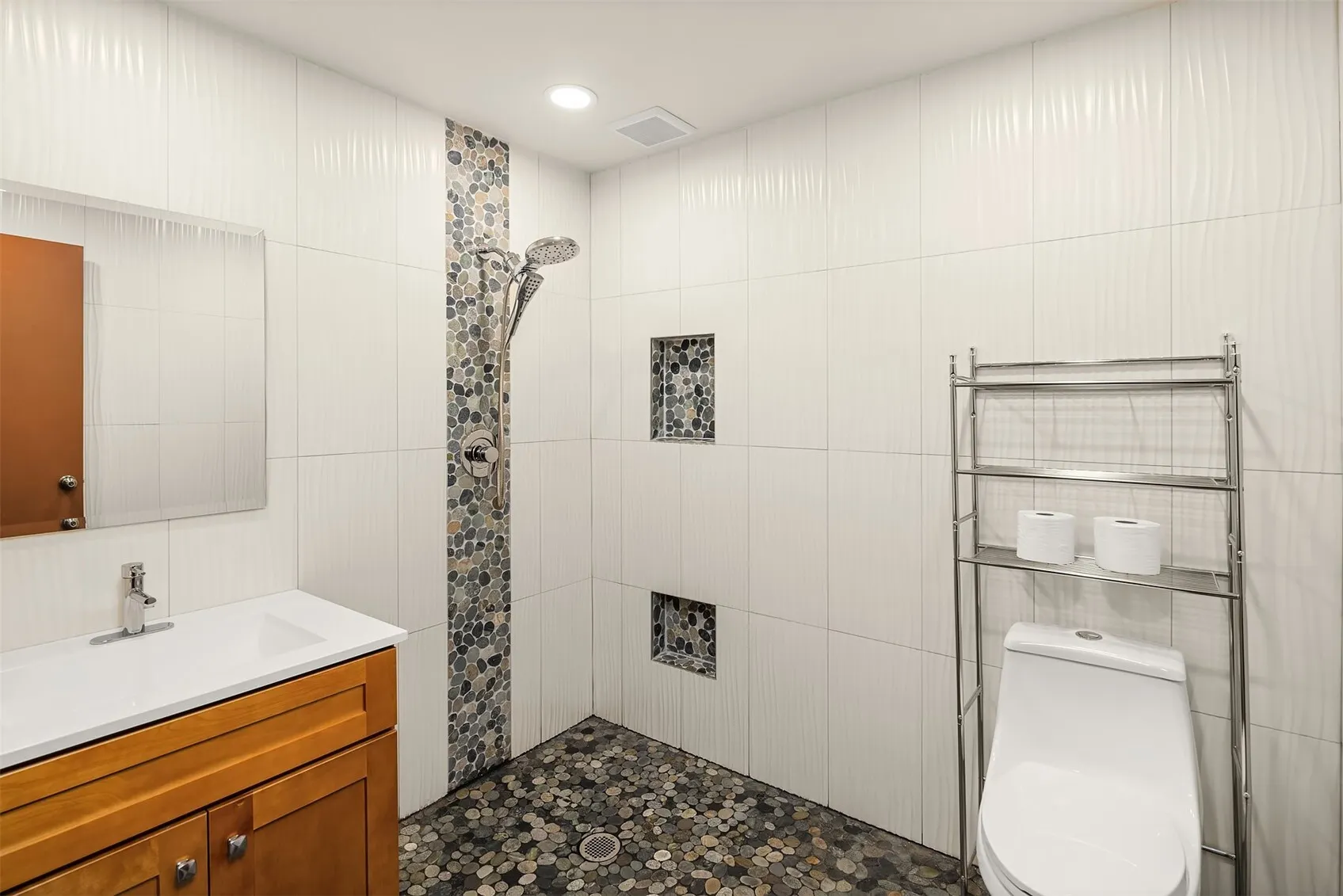 2717 E Lake Sammamish Parkway SE, Sammamish, WA 98075-7423