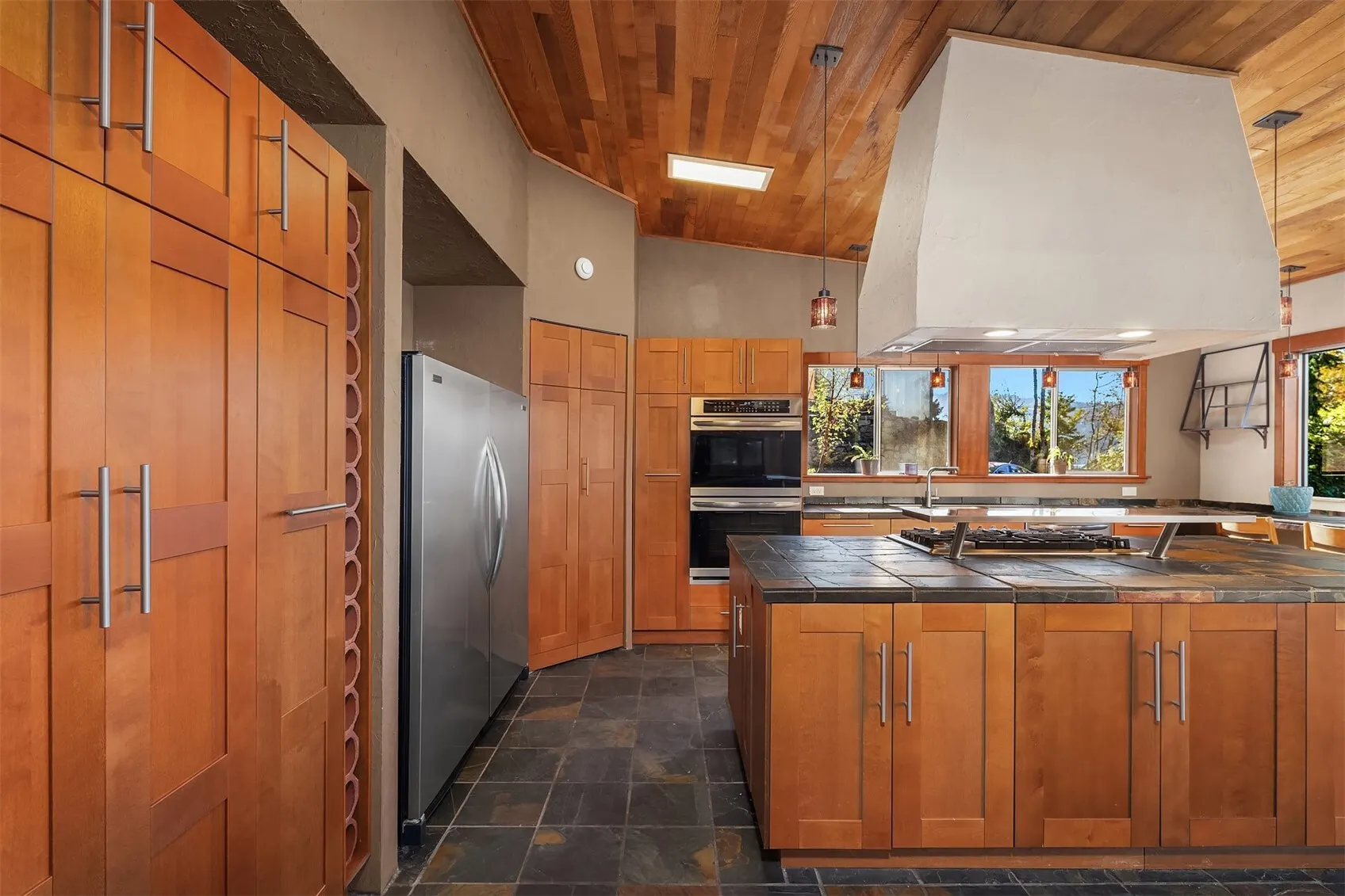 2717 E Lake Sammamish Parkway SE, Sammamish, WA 98075-7423