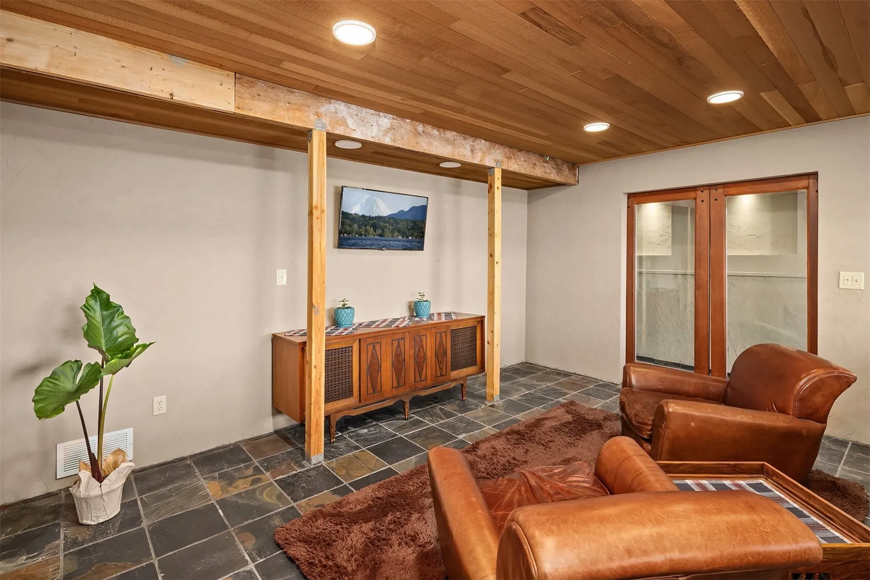 2717 E Lake Sammamish Parkway SE, Sammamish, WA 98075-7423