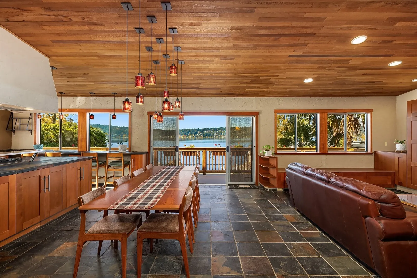 2717 E Lake Sammamish Parkway SE, Sammamish, WA 98075-7423