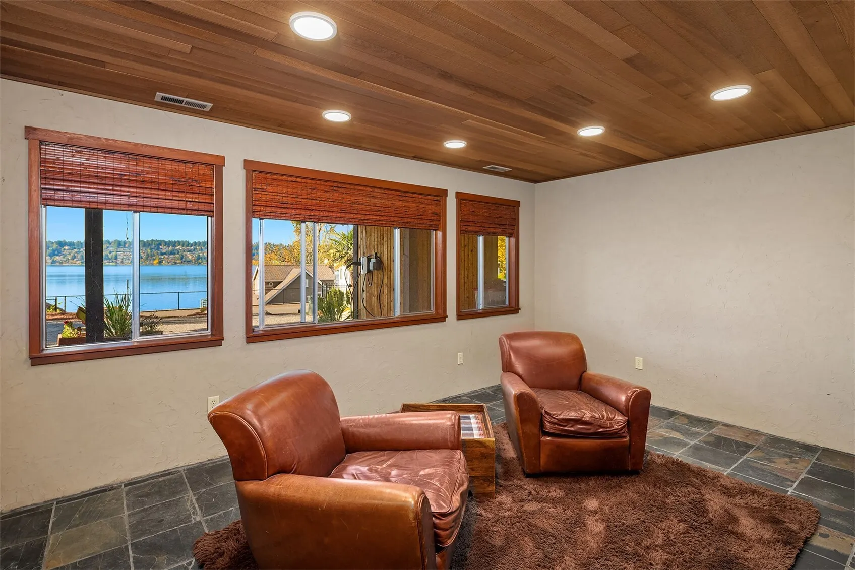 2717 E Lake Sammamish Parkway SE, Sammamish, WA 98075-7423