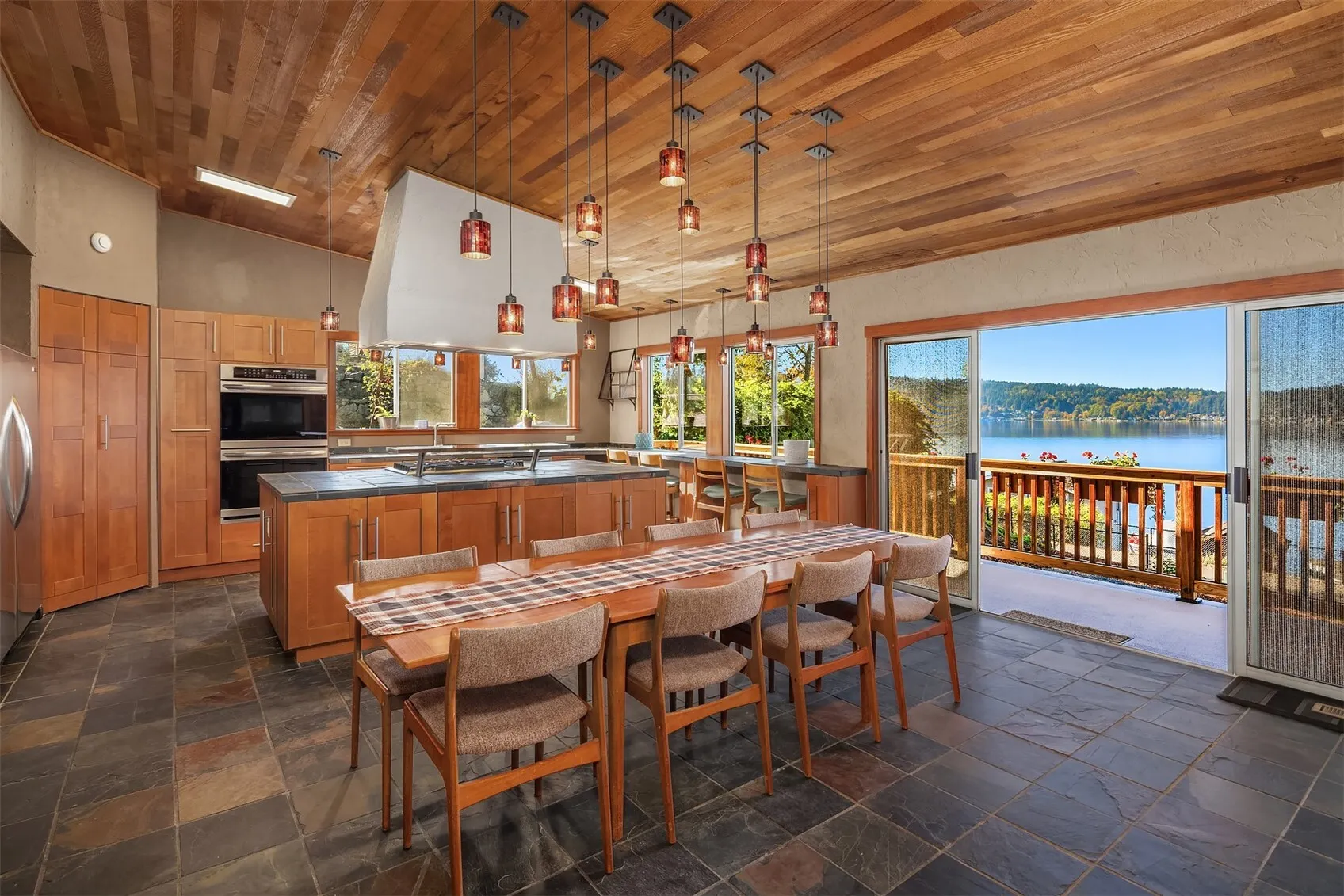 2717 E Lake Sammamish Parkway SE, Sammamish, WA 98075-7423