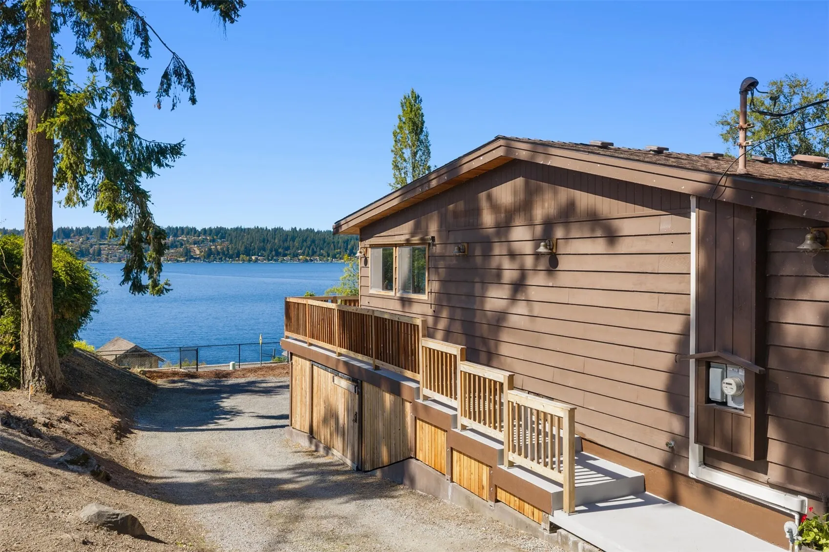 2717 E Lake Sammamish Parkway SE, Sammamish, WA 98075-7423