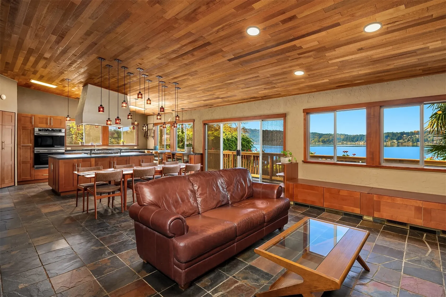 2717 E Lake Sammamish Parkway SE, Sammamish, WA 98075-7423