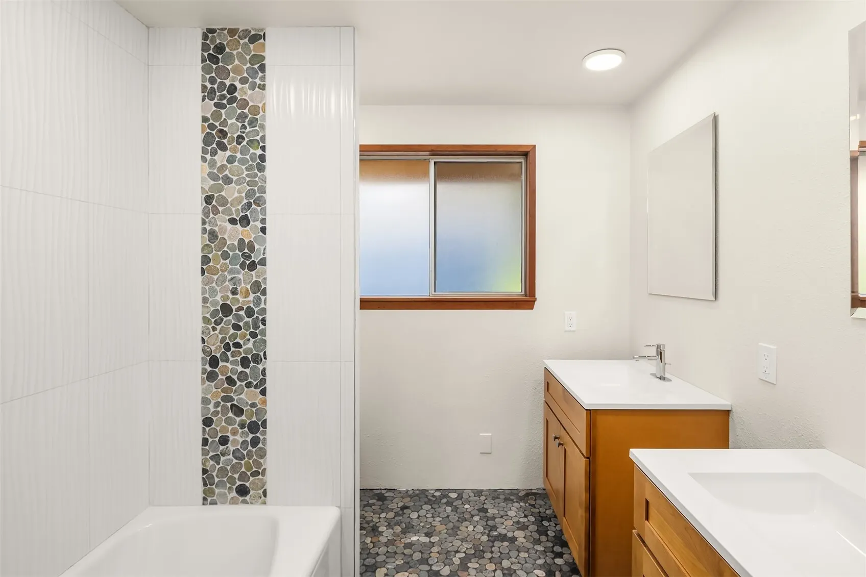 2717 E Lake Sammamish Parkway SE, Sammamish, WA 98075-7423