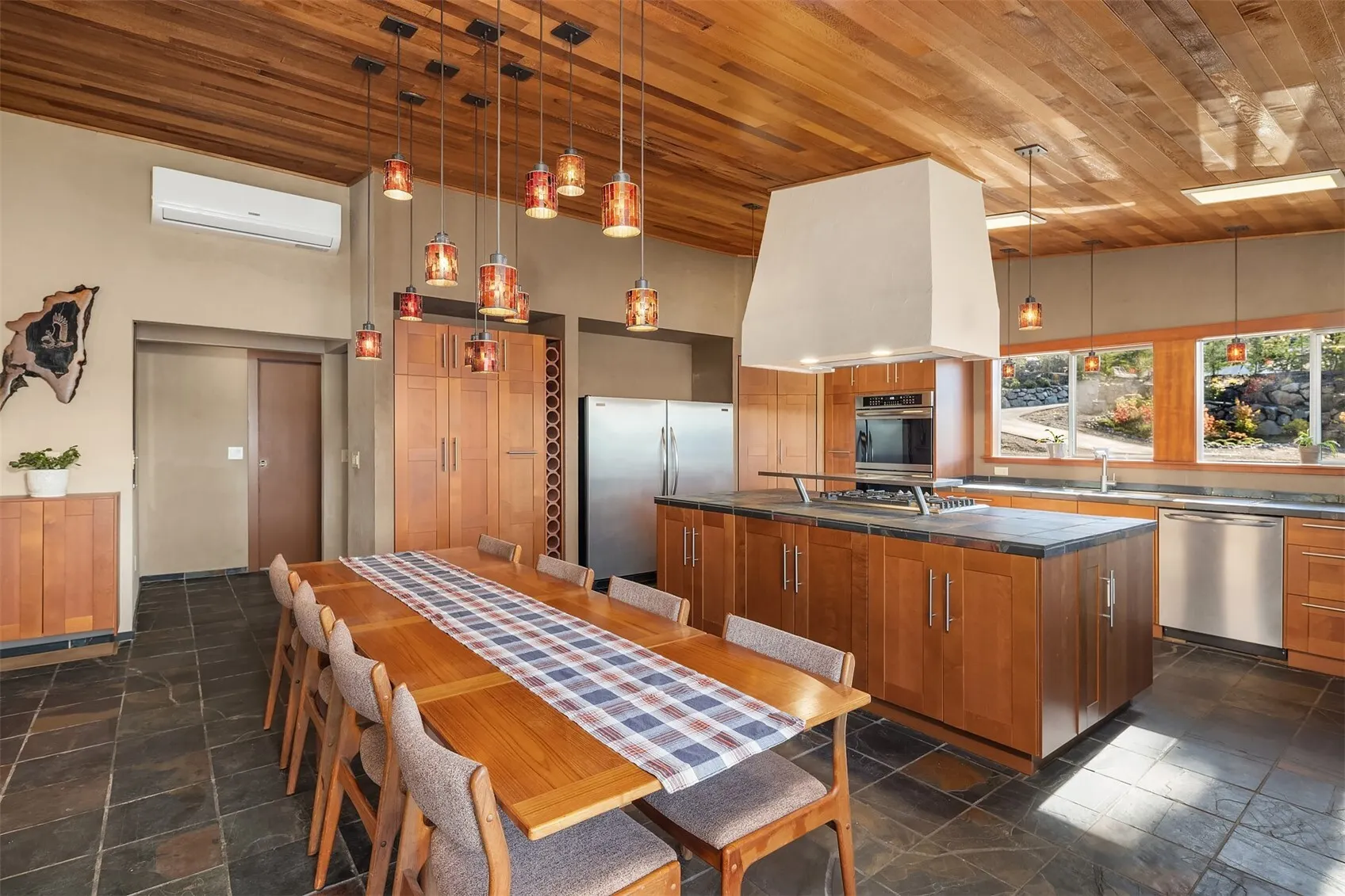 2717 E Lake Sammamish Parkway SE, Sammamish, WA 98075-7423