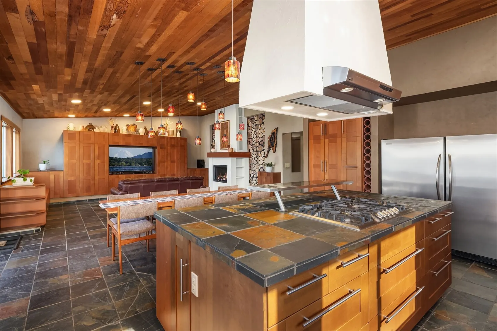 2717 E Lake Sammamish Parkway SE, Sammamish, WA 98075-7423