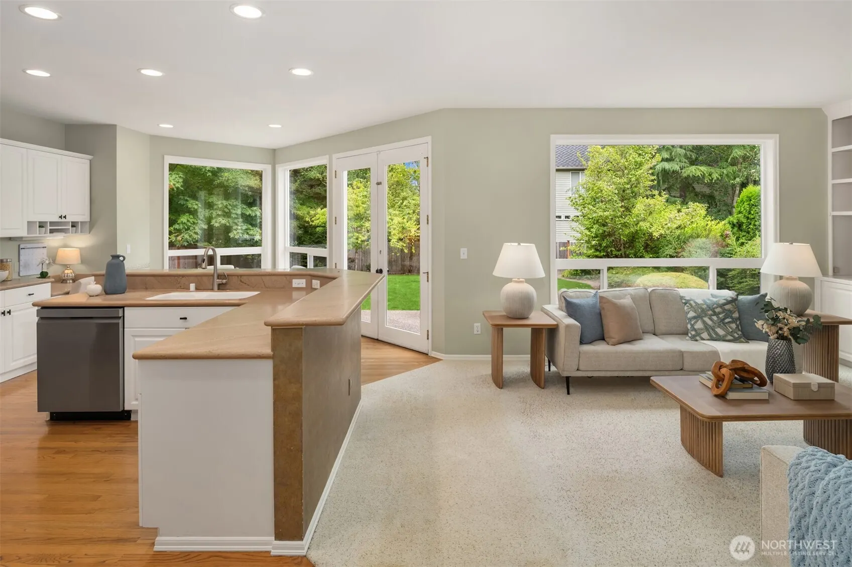 24416 SE 4th Place , Sammamish, WA 98074