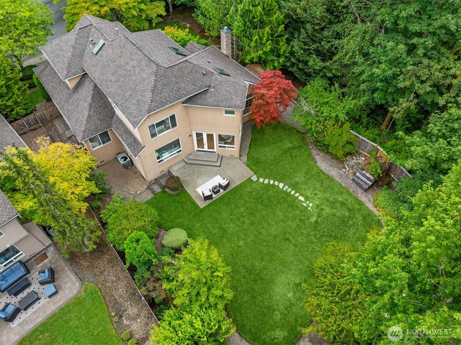 24416 SE 4th Place , Sammamish, WA 98074