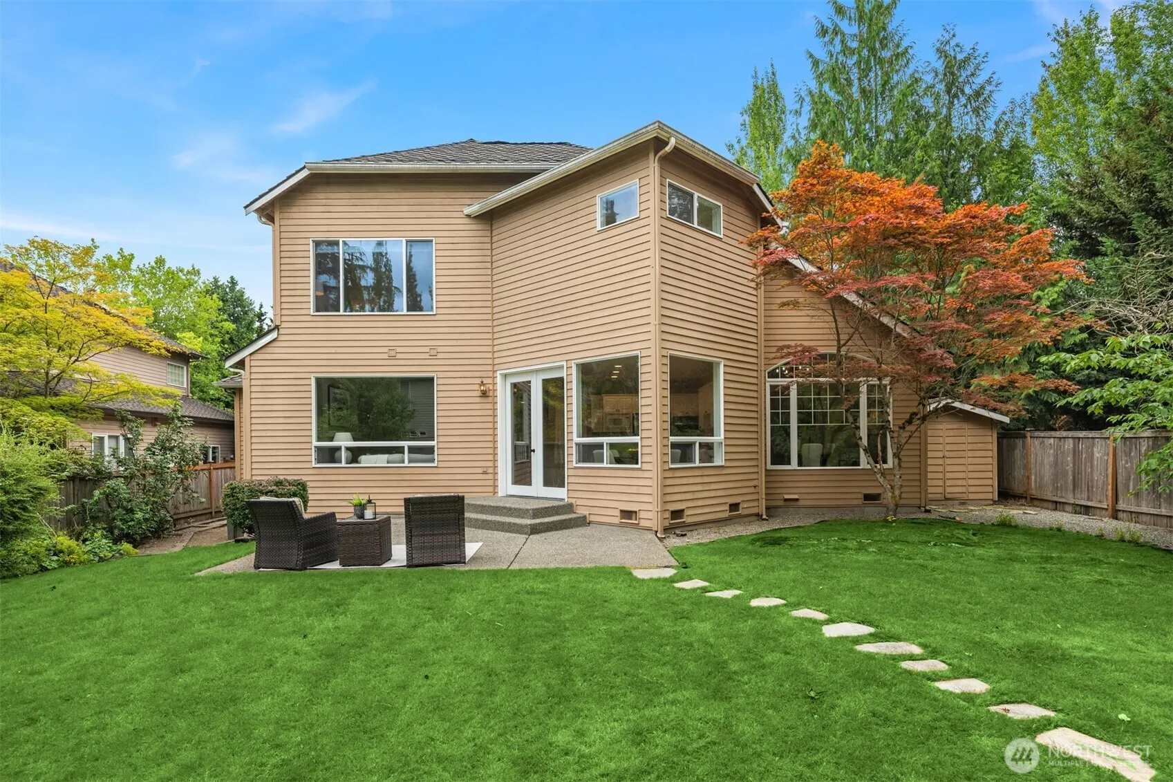 24416 SE 4th Place , Sammamish, WA 98074