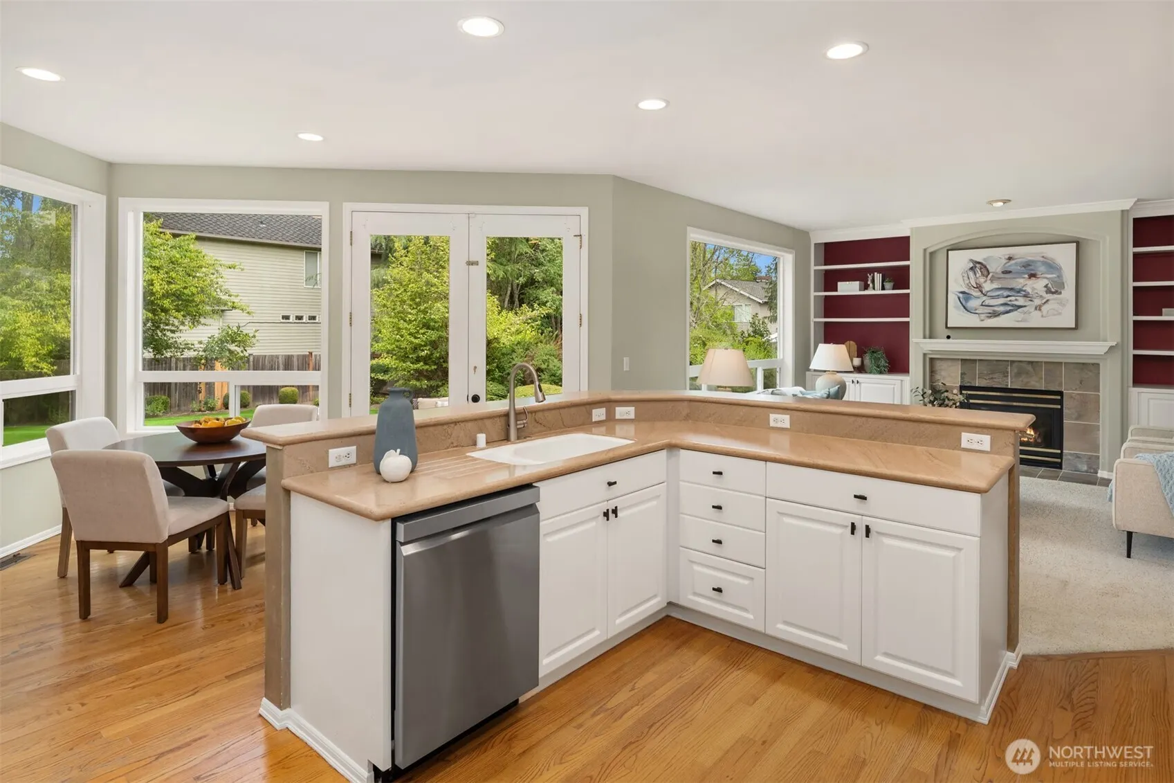 24416 SE 4th Place , Sammamish, WA 98074