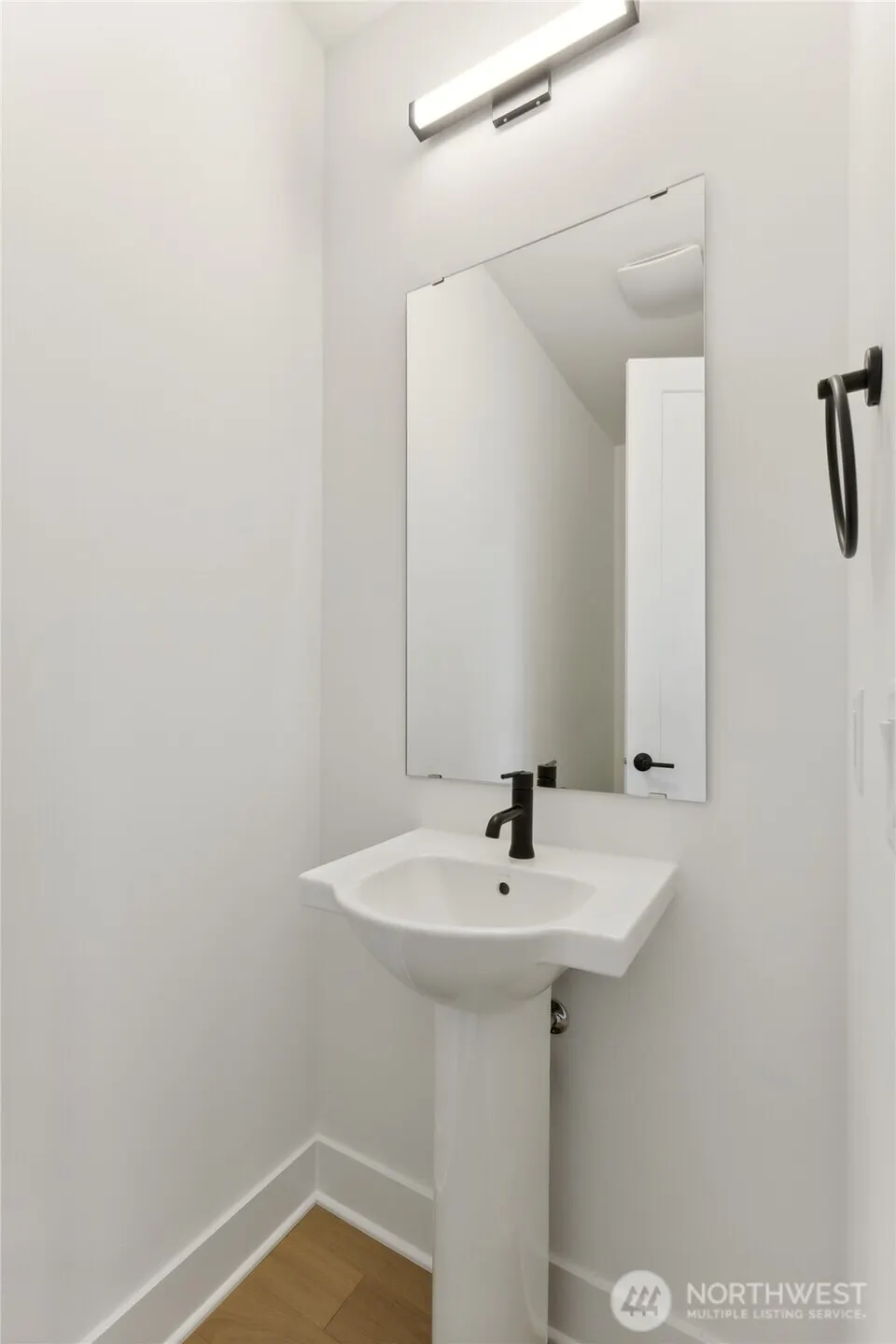 13960 NE 123rd Way #101, Redmond, WA 98052