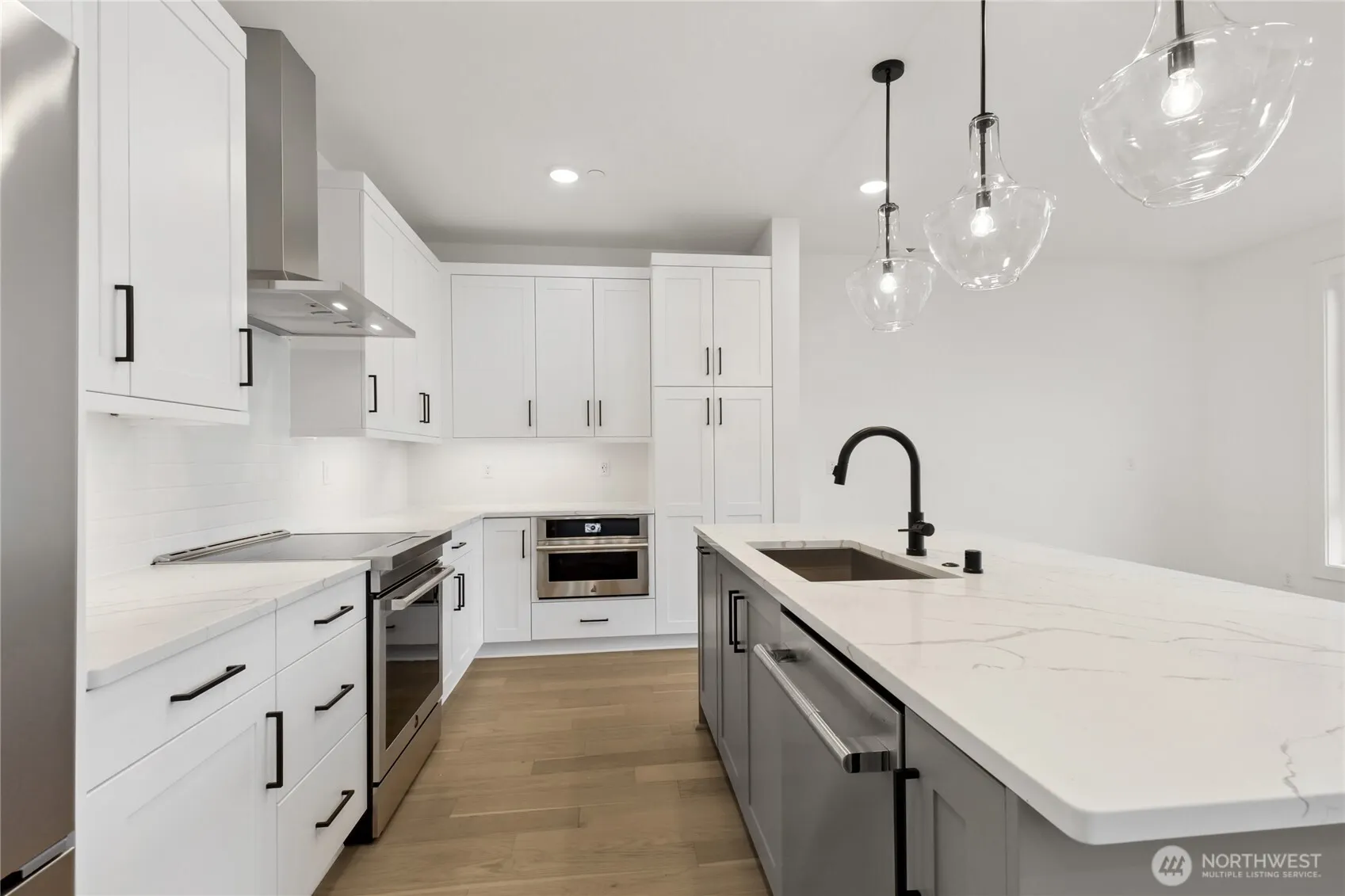 13960 NE 123rd Way #101, Redmond, WA 98052