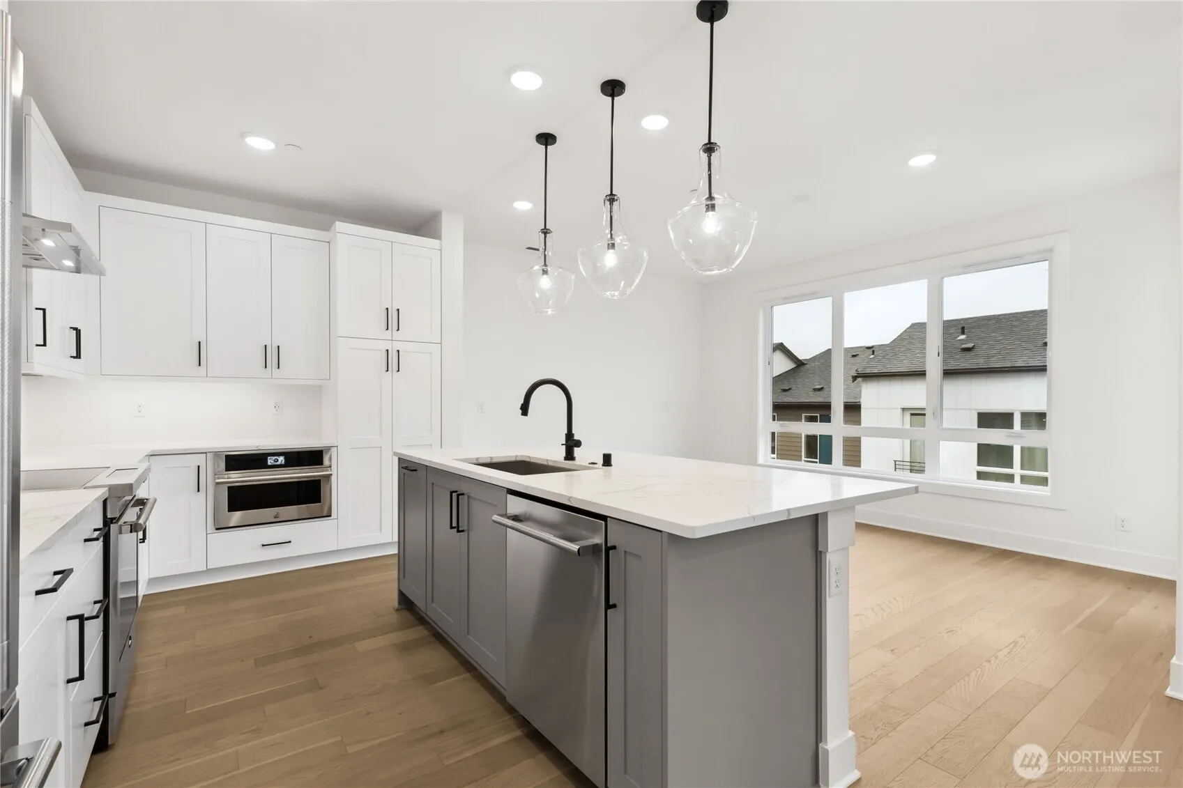 13960 NE 123rd Way #101, Redmond, WA 98052