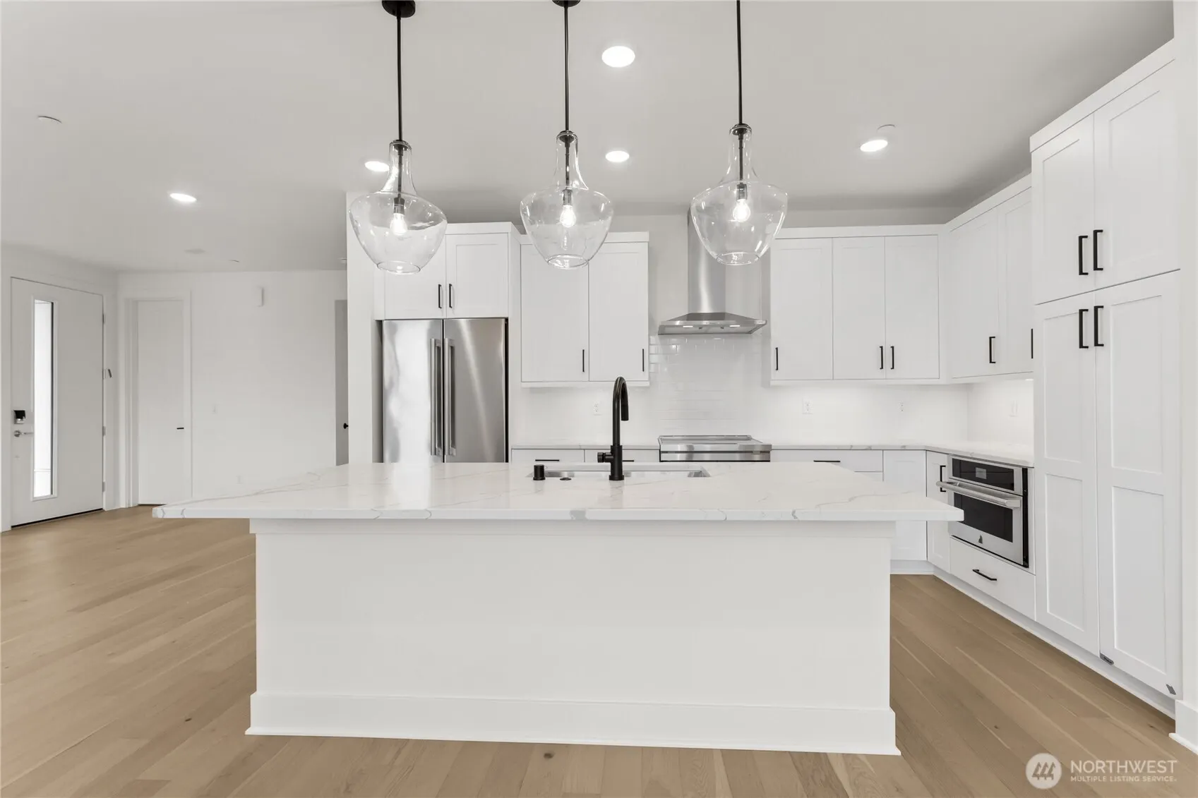 13960 NE 123rd Way #101, Redmond, WA 98052