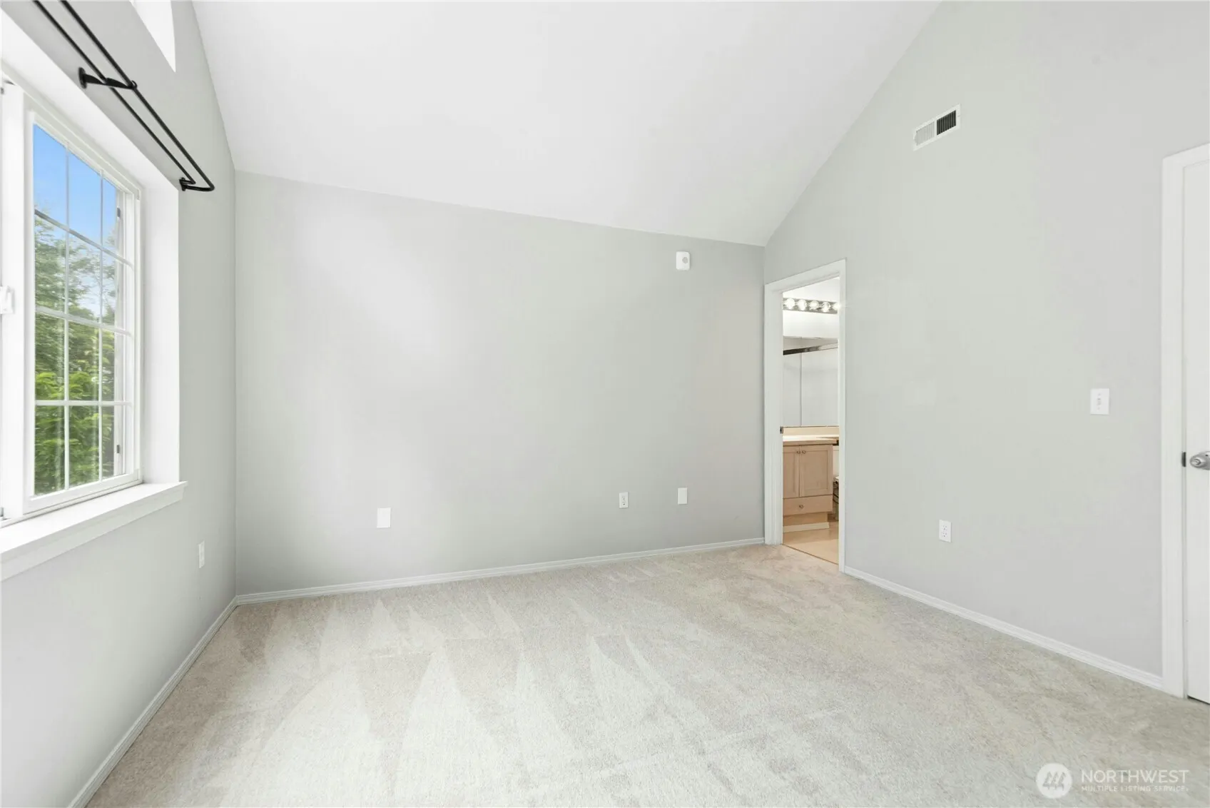 601 12th Avenue NW #E1, Issaquah, WA 98027