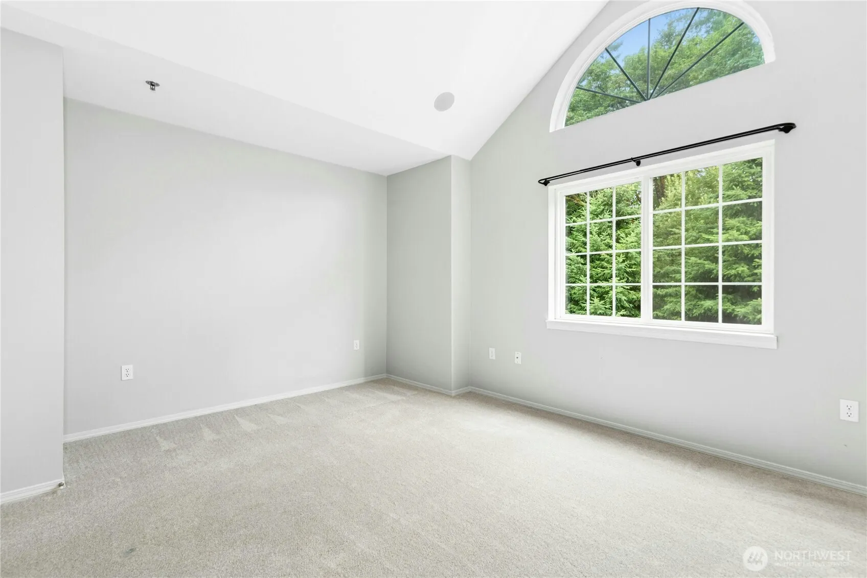601 12th Avenue NW #E1, Issaquah, WA 98027
