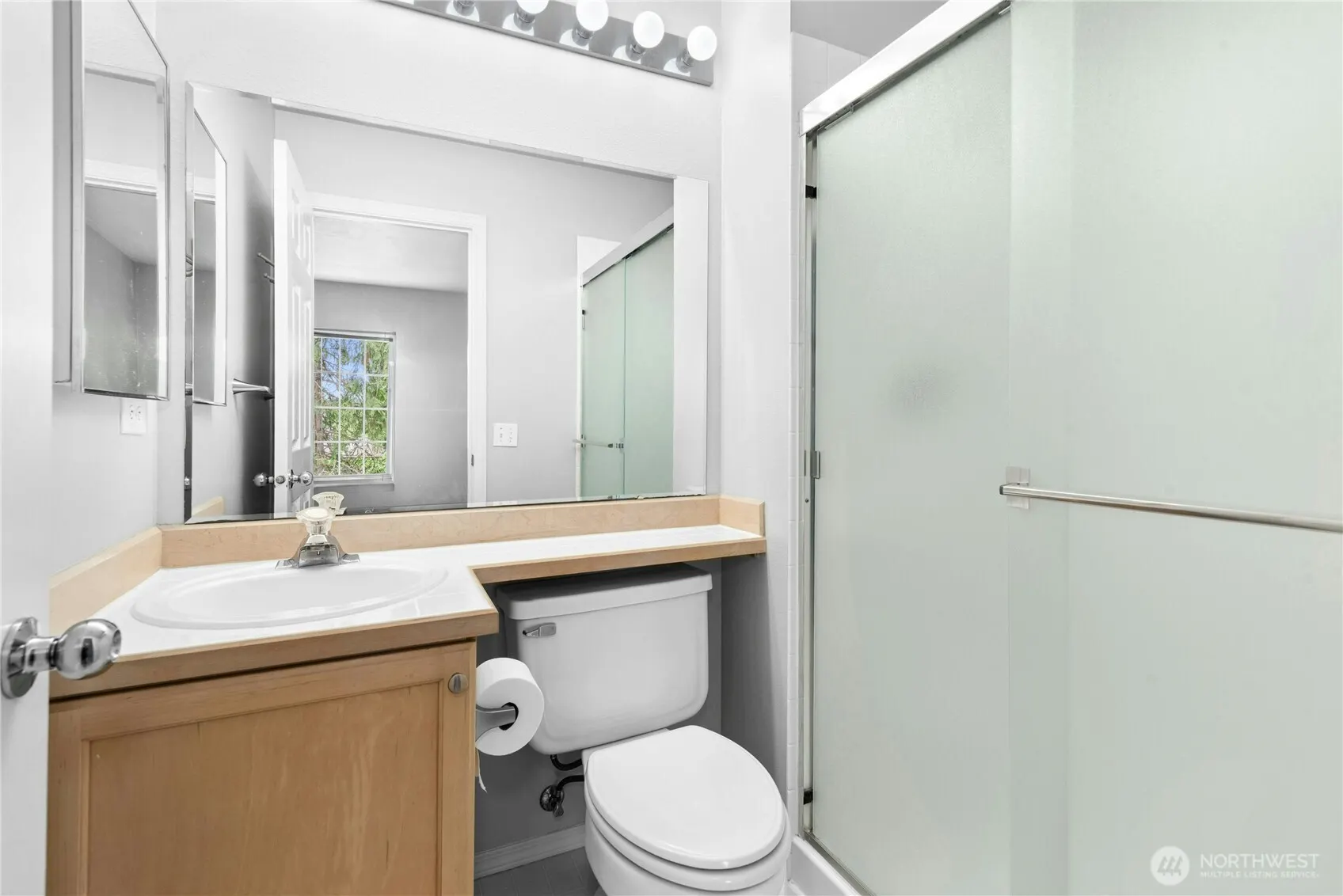 601 12th Avenue NW #E1, Issaquah, WA 98027
