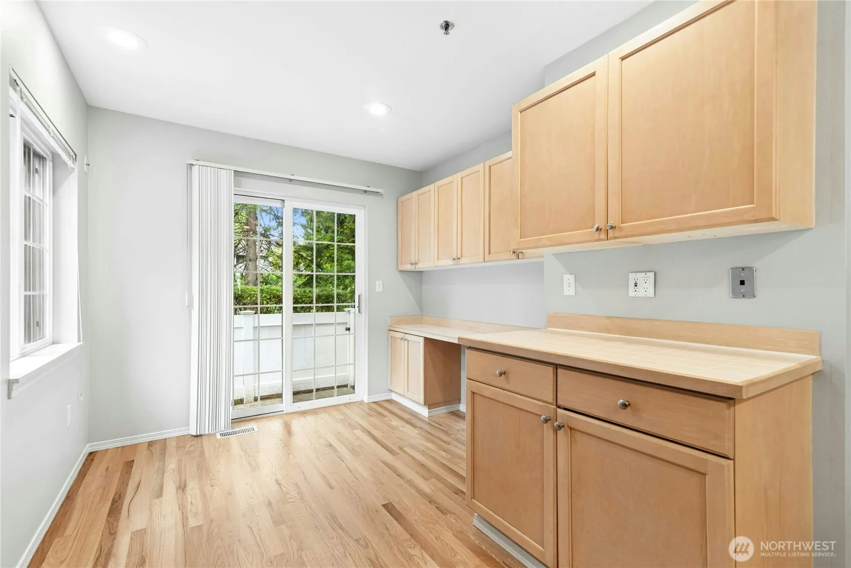 601 12th Avenue NW #E1, Issaquah, WA 98027