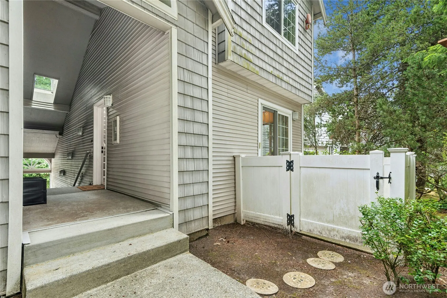 601 12th Avenue NW #E1, Issaquah, WA 98027