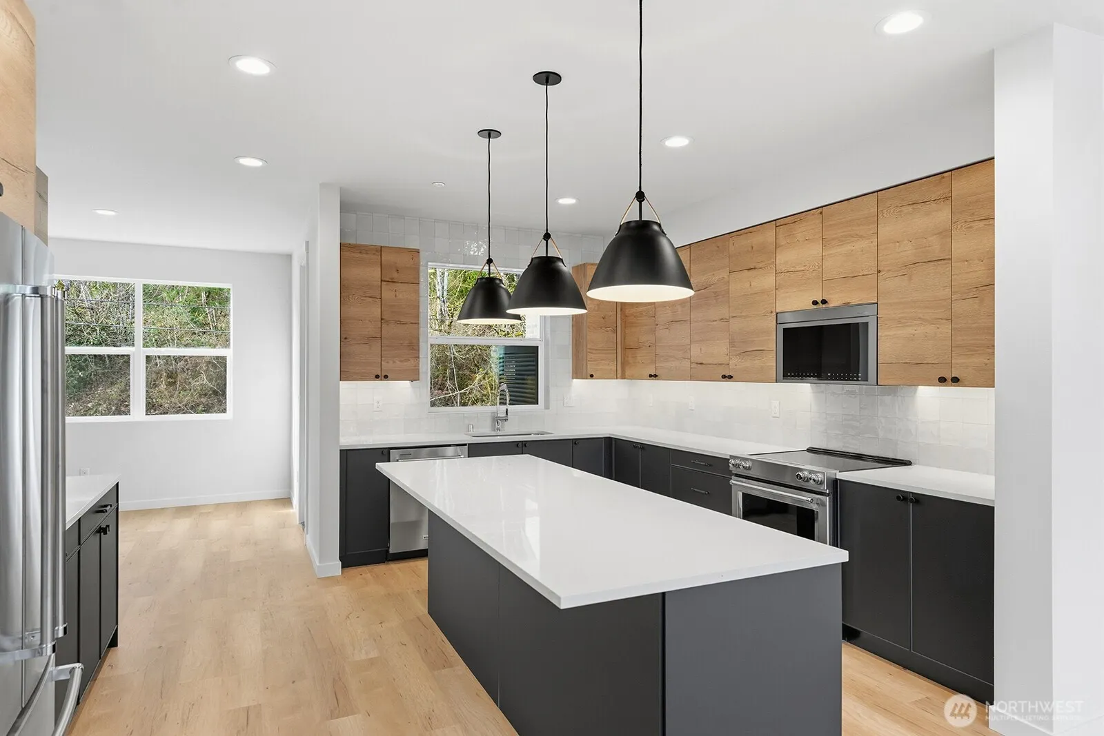 756 NW Holly Street , Issaquah, WA 98027