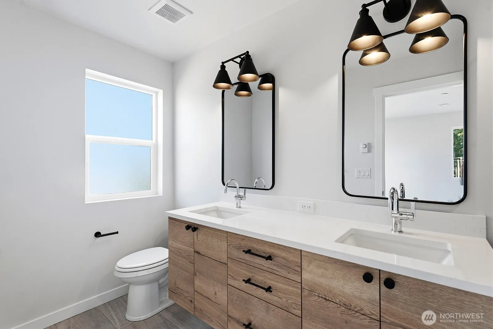 756 NW Holly Street , Issaquah, WA 98027