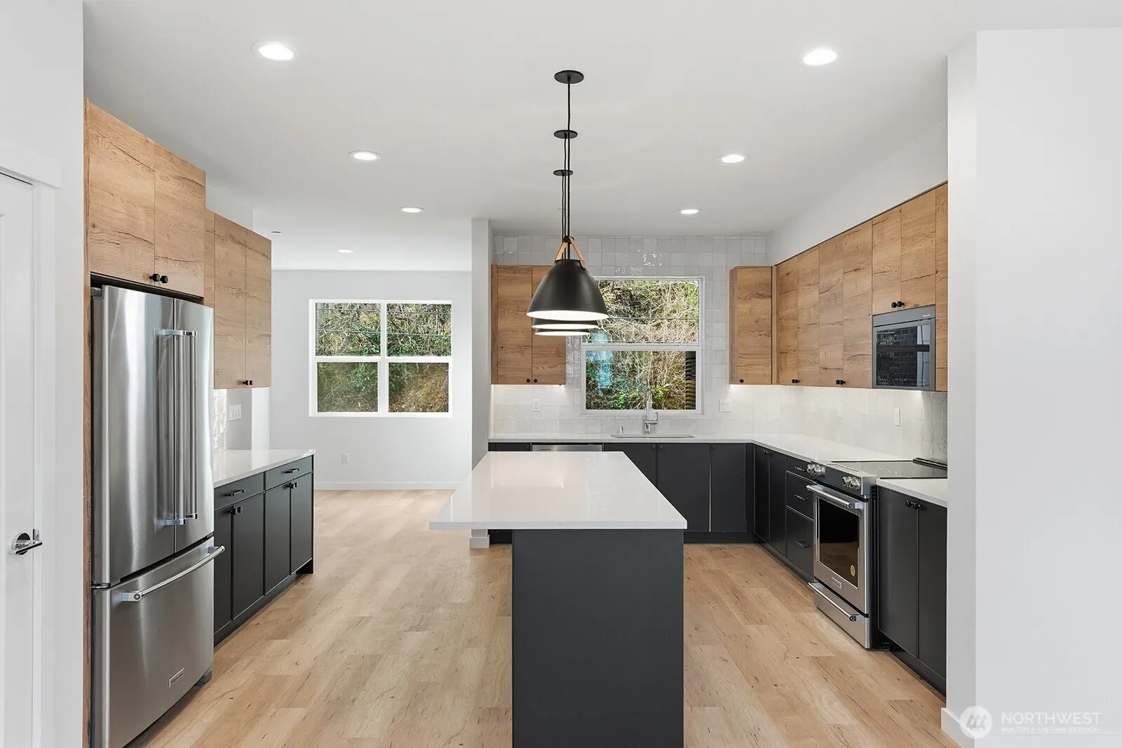 756 NW Holly Street , Issaquah, WA 98027