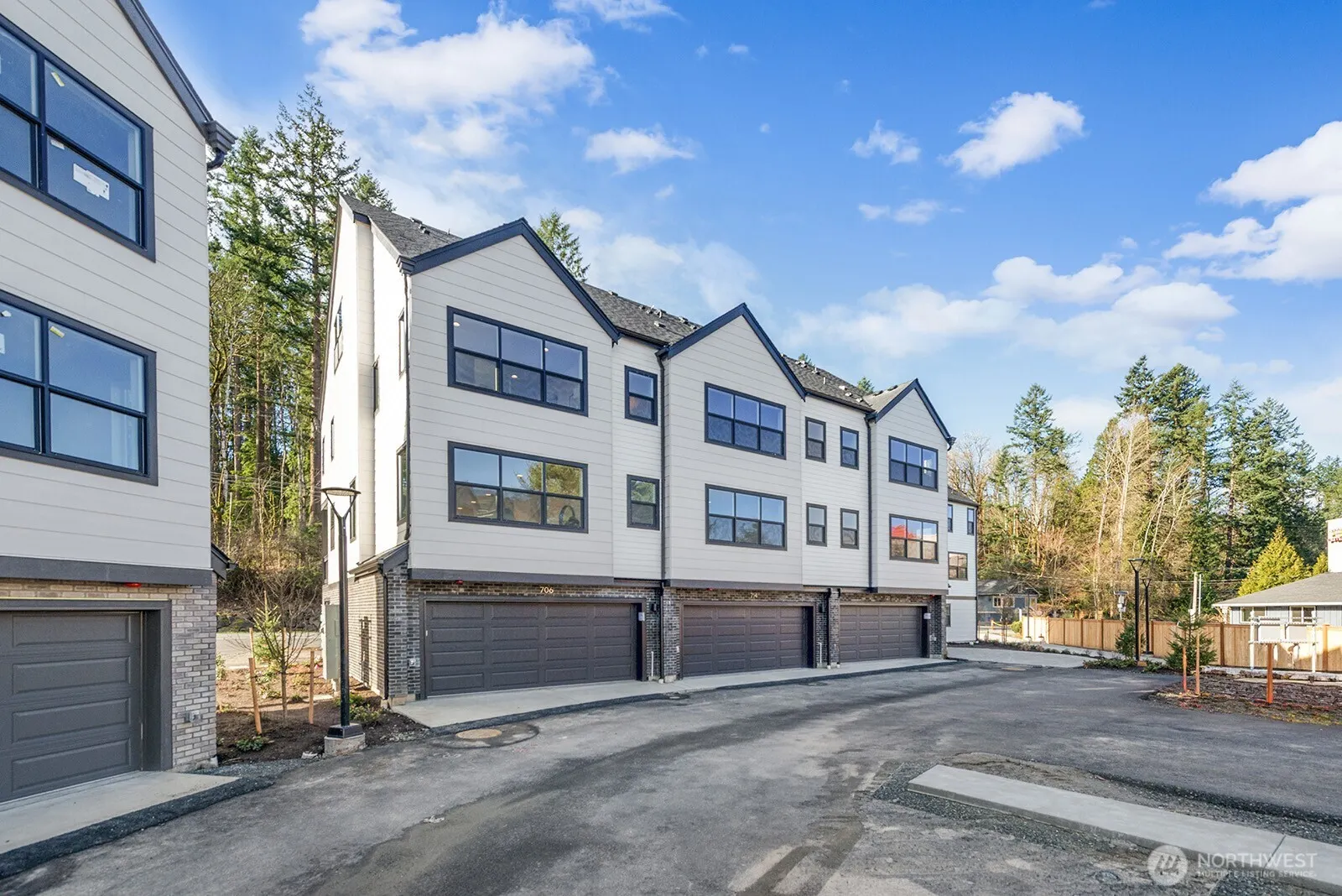 756 NW Holly Street , Issaquah, WA 98027