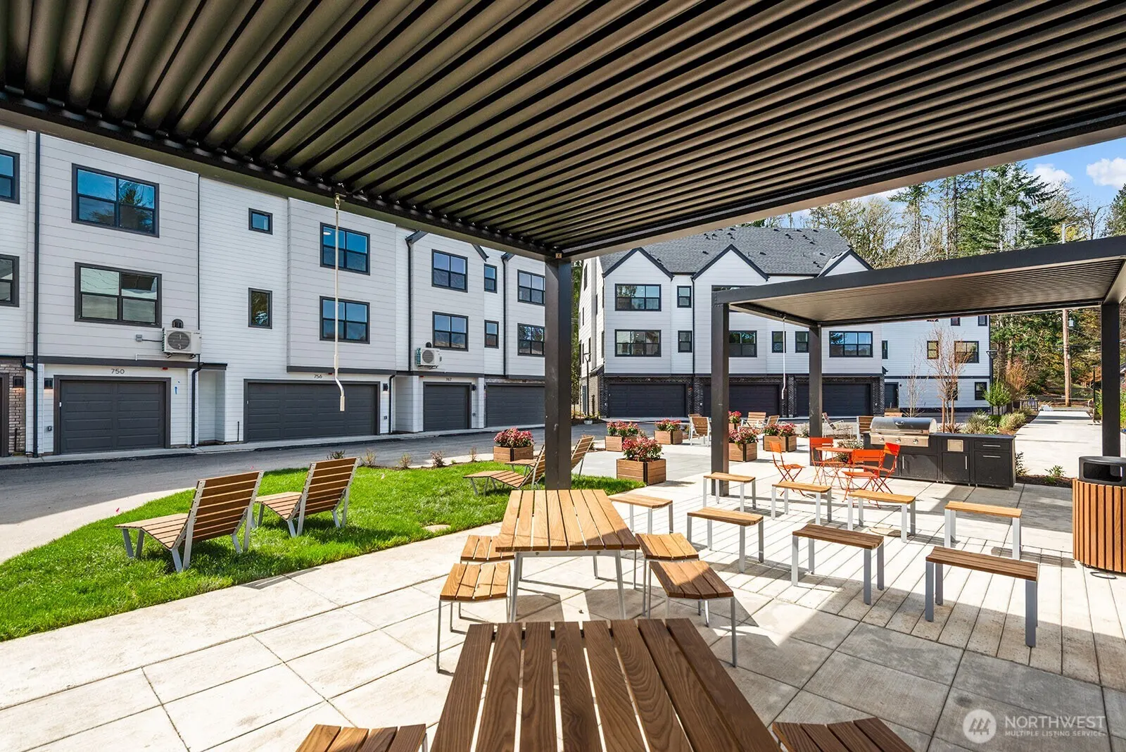 756 NW Holly Street , Issaquah, WA 98027