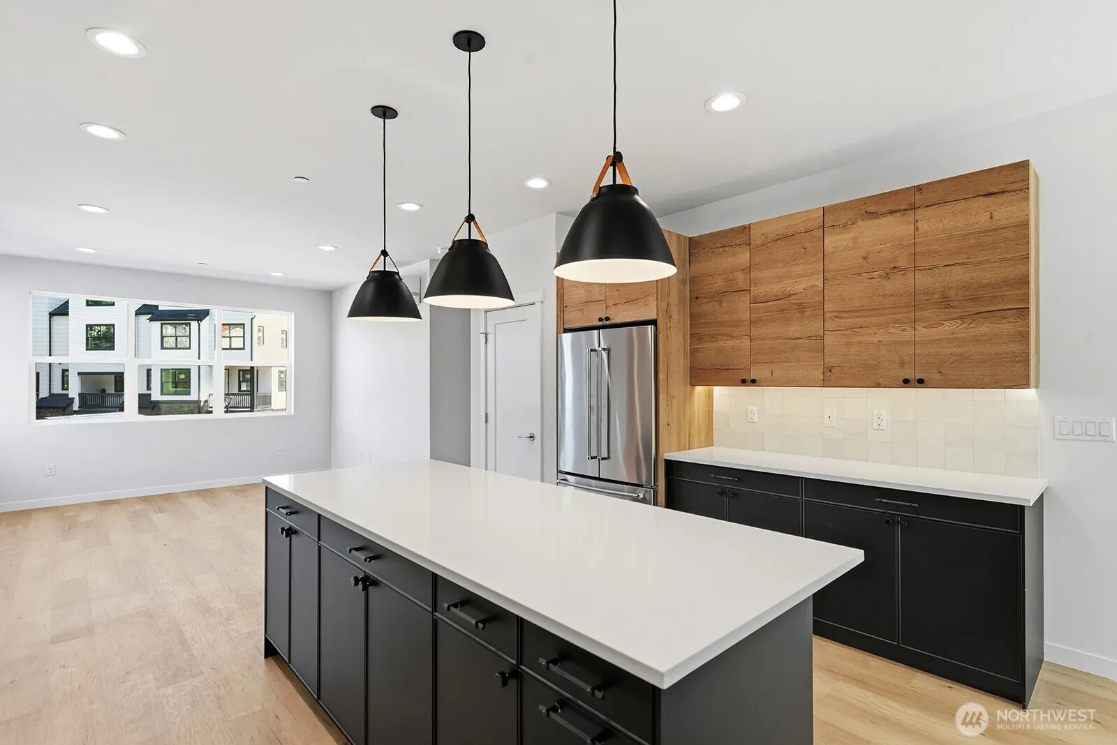 756 NW Holly Street , Issaquah, WA 98027