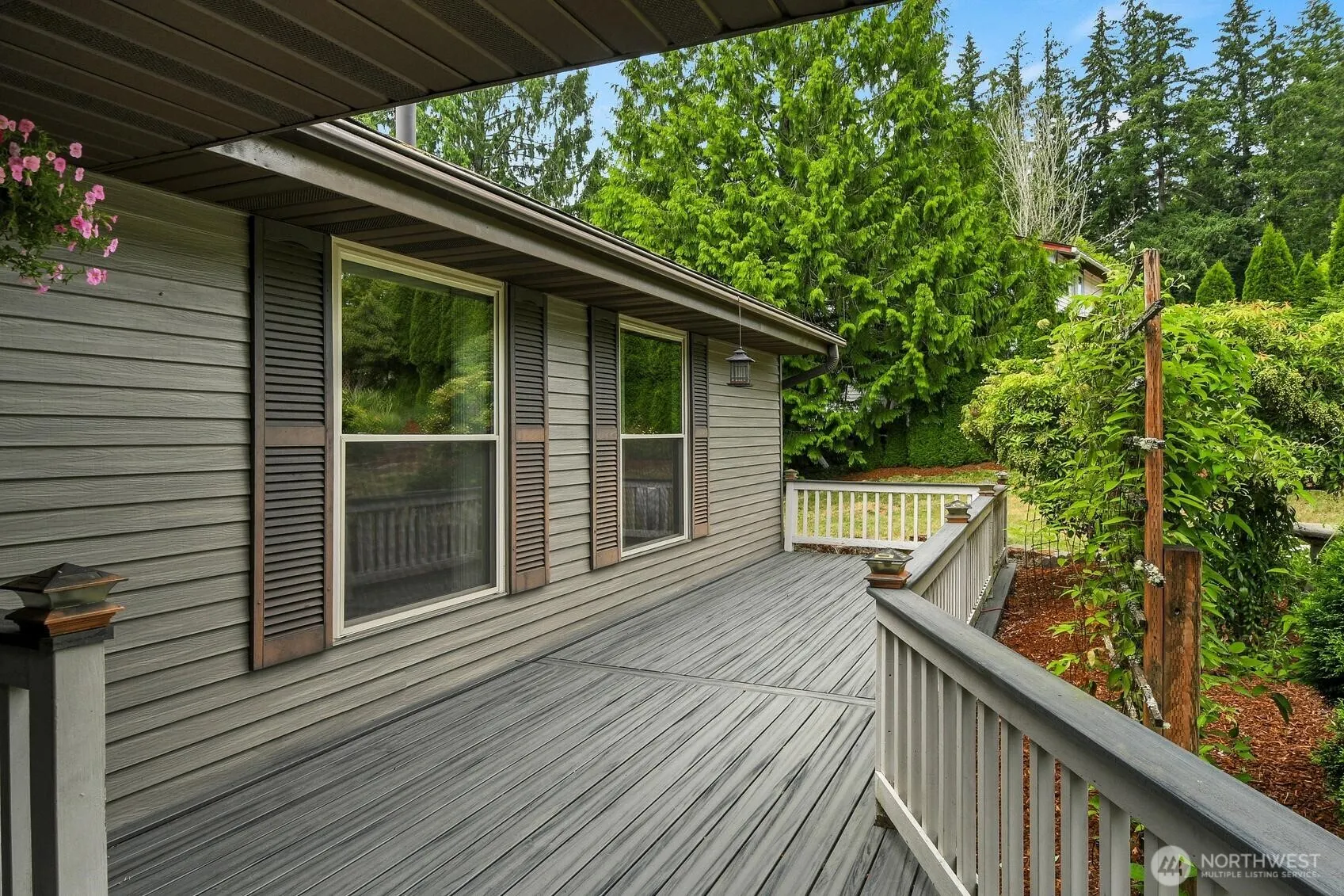24520 SE 24th Street , Sammamish, WA 98075-9704